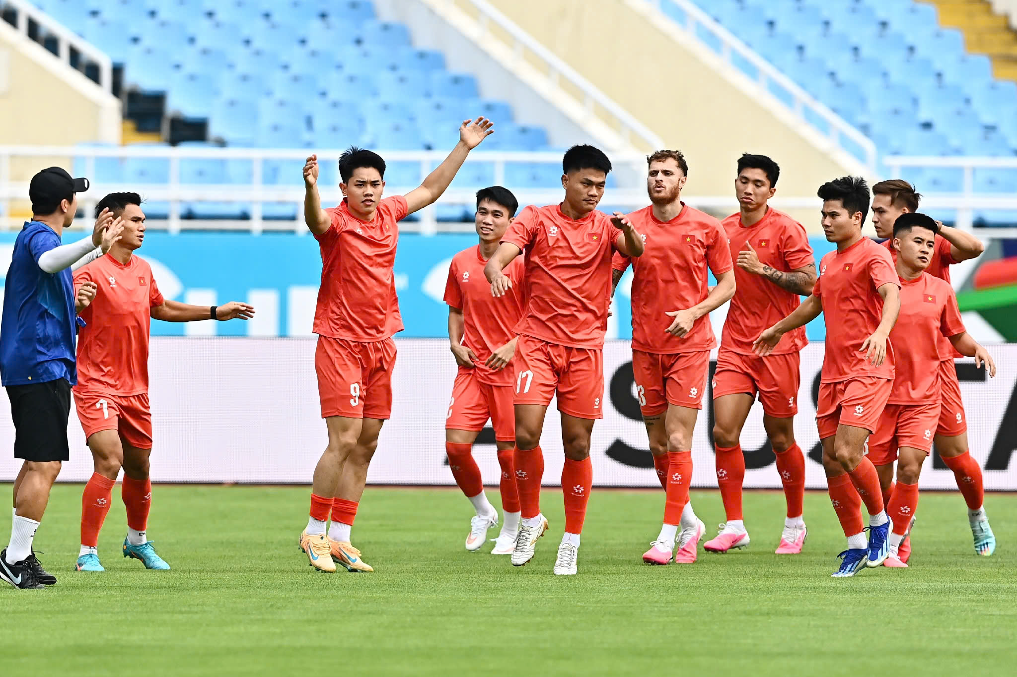 Đội tuyển Việt Nam tập cực sung trên sân Mỹ Đình, quyết khiến Malaysia 'ôm hận' lần nữa- Ảnh 5.