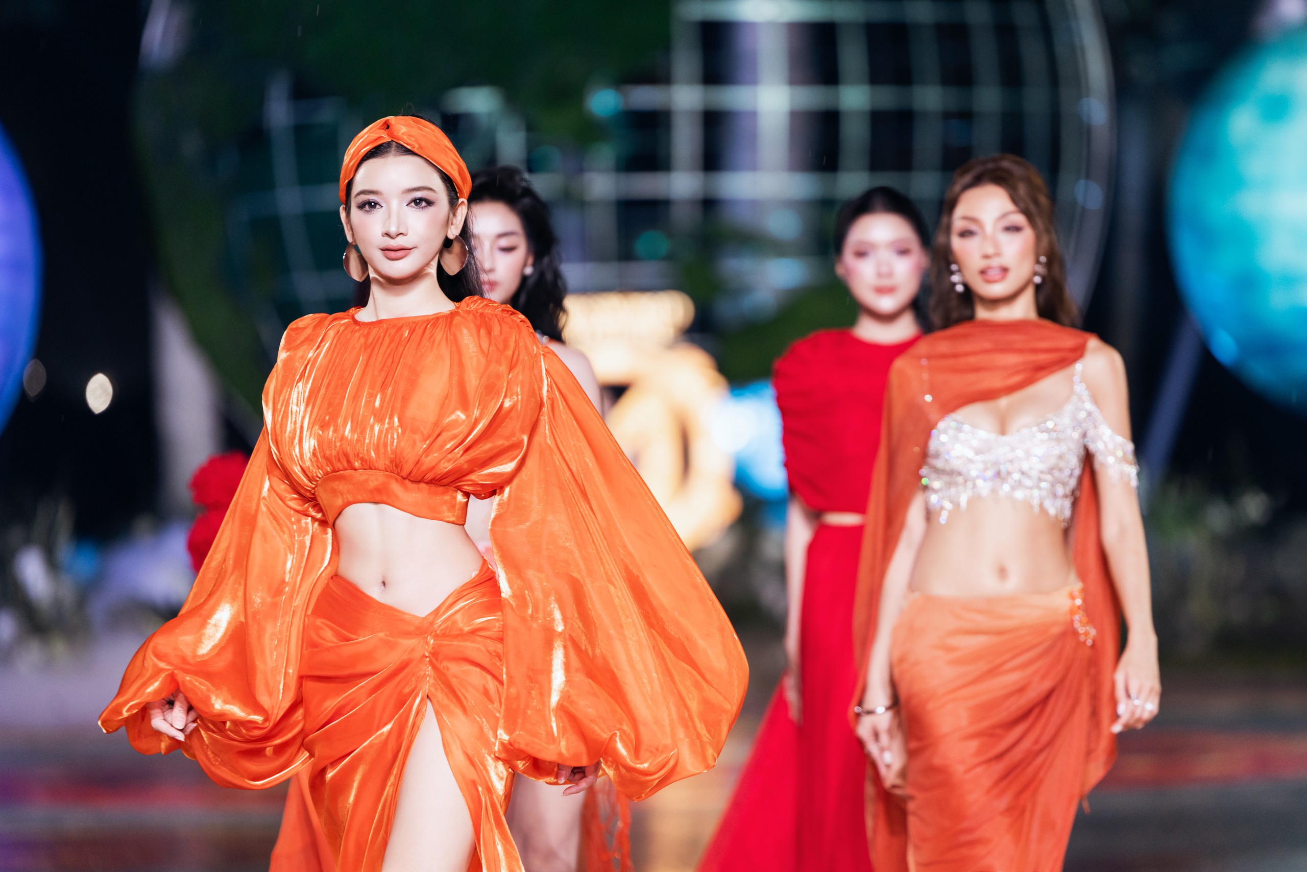 111 thí sinh Miss World trình diễn thời trang ở Đồ Sơn - Ảnh 2.