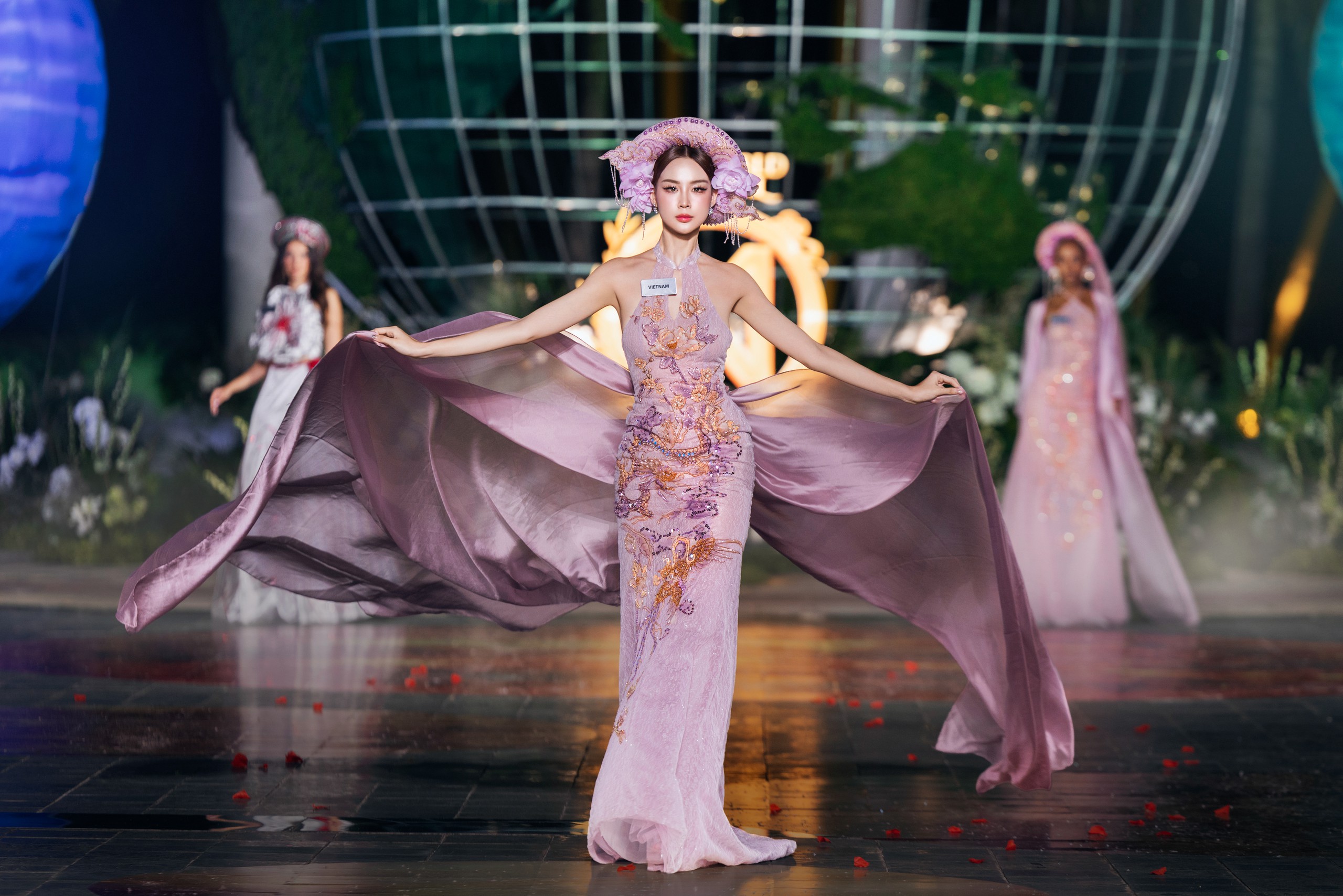 111 thí sinh Miss World trình diễn thời trang ở Đồ Sơn - Ảnh 3.