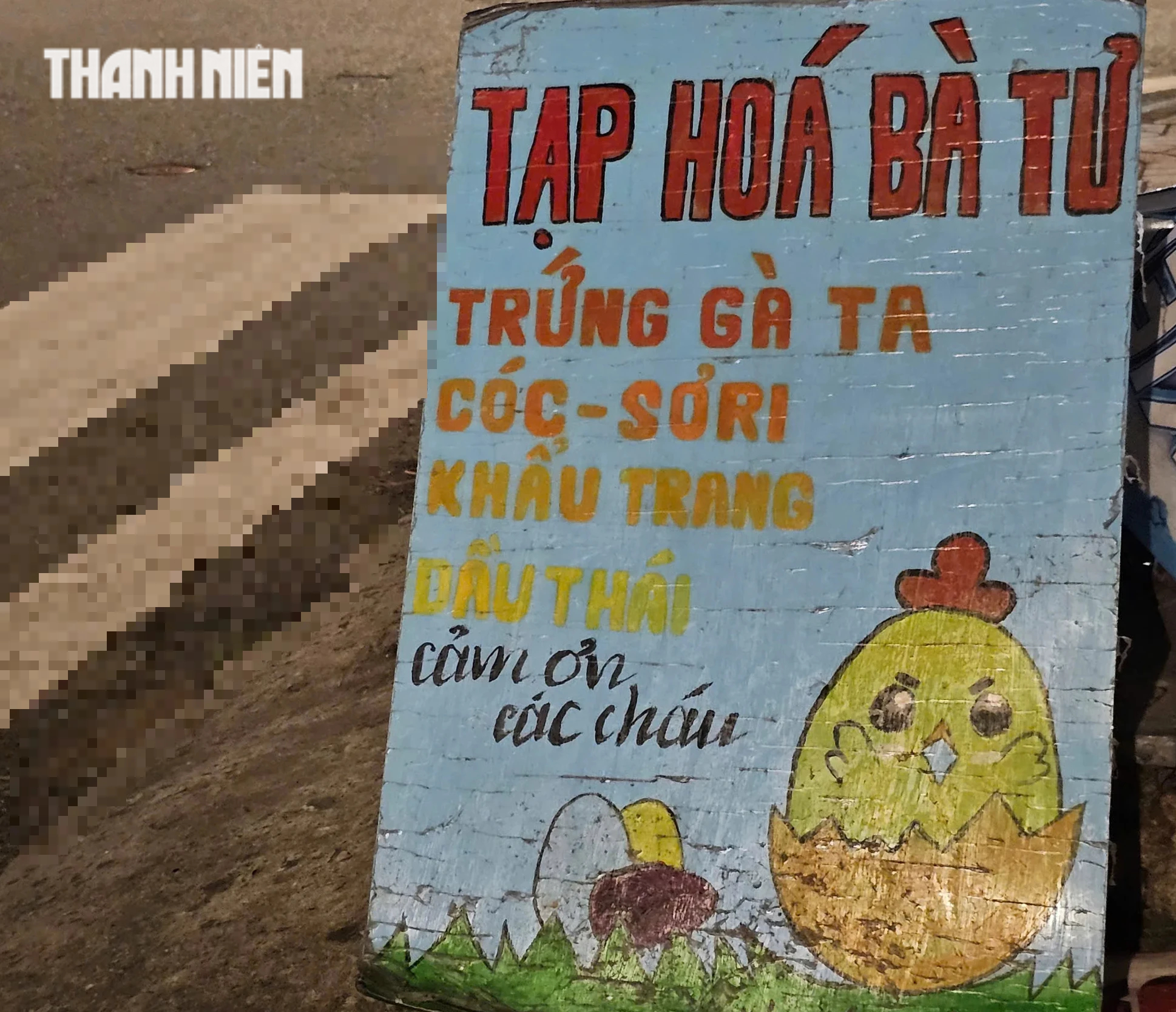 Chuyện mưu sinh của cụ bà lưng còng với biển hiệu ' tạp hóa bà Tư' - Ảnh 3.