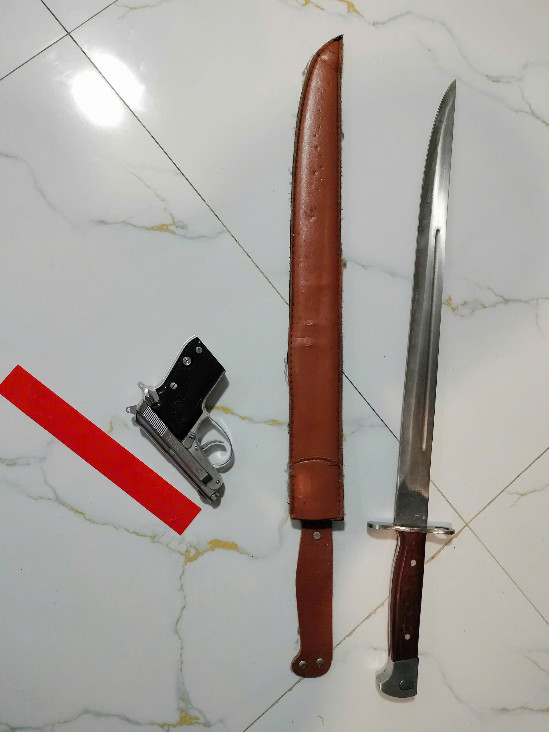 Cục Cảnh sát hình sự triệt xóa băng giang hồ cộm cán đàn em Bình 'kiểm' - Ảnh 3.