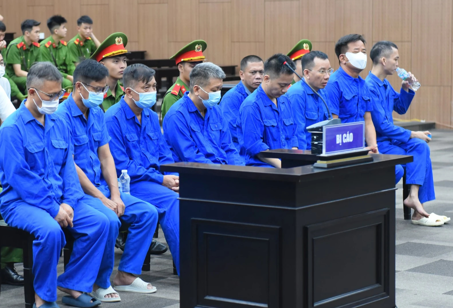 Nhận tiền tỉ, cựu cục trưởng nghĩ là quà tết chứ không phải hối lộ - Ảnh 1.