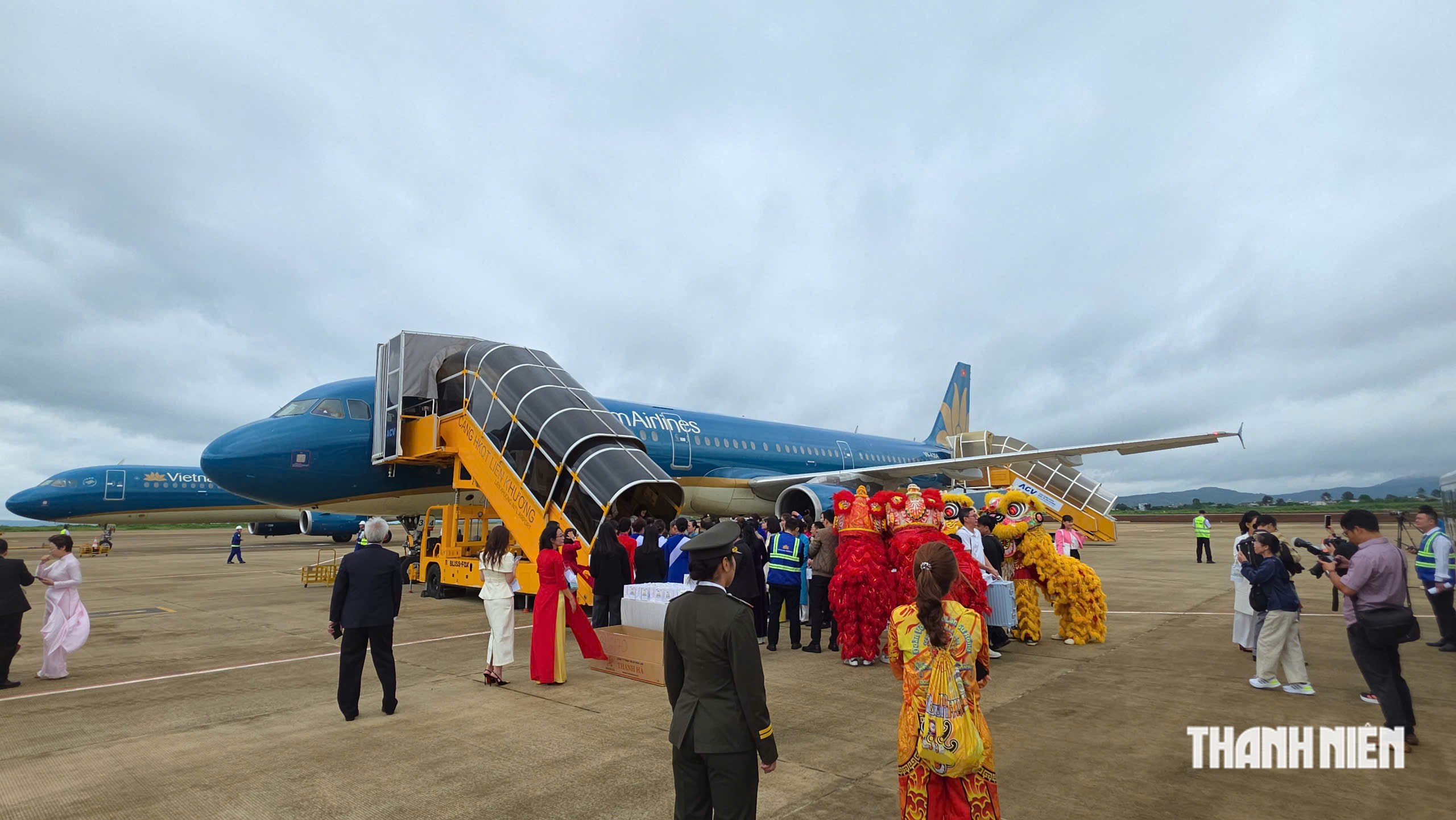 Sân bay Liên Khương nhộn nhịp, hành khách được thưởng thức ẩm thực miễn phí - Ảnh 7.