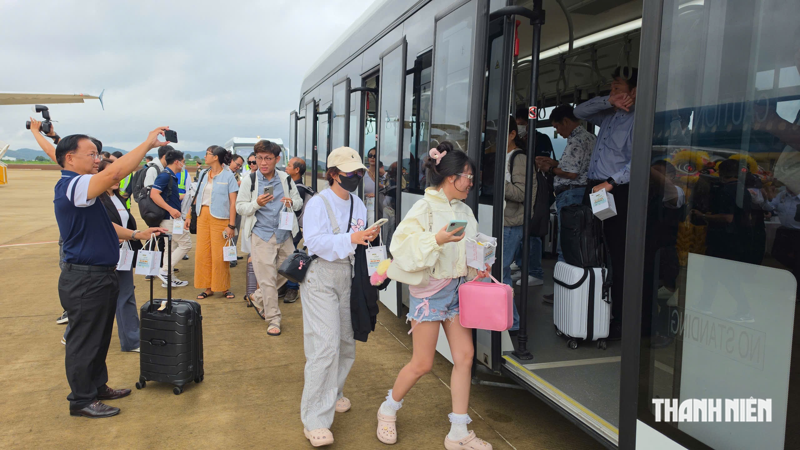 Sân bay Liên Khương nhộn nhịp, hành khách được thưởng thức ẩm thực miễn phí - Ảnh 5.