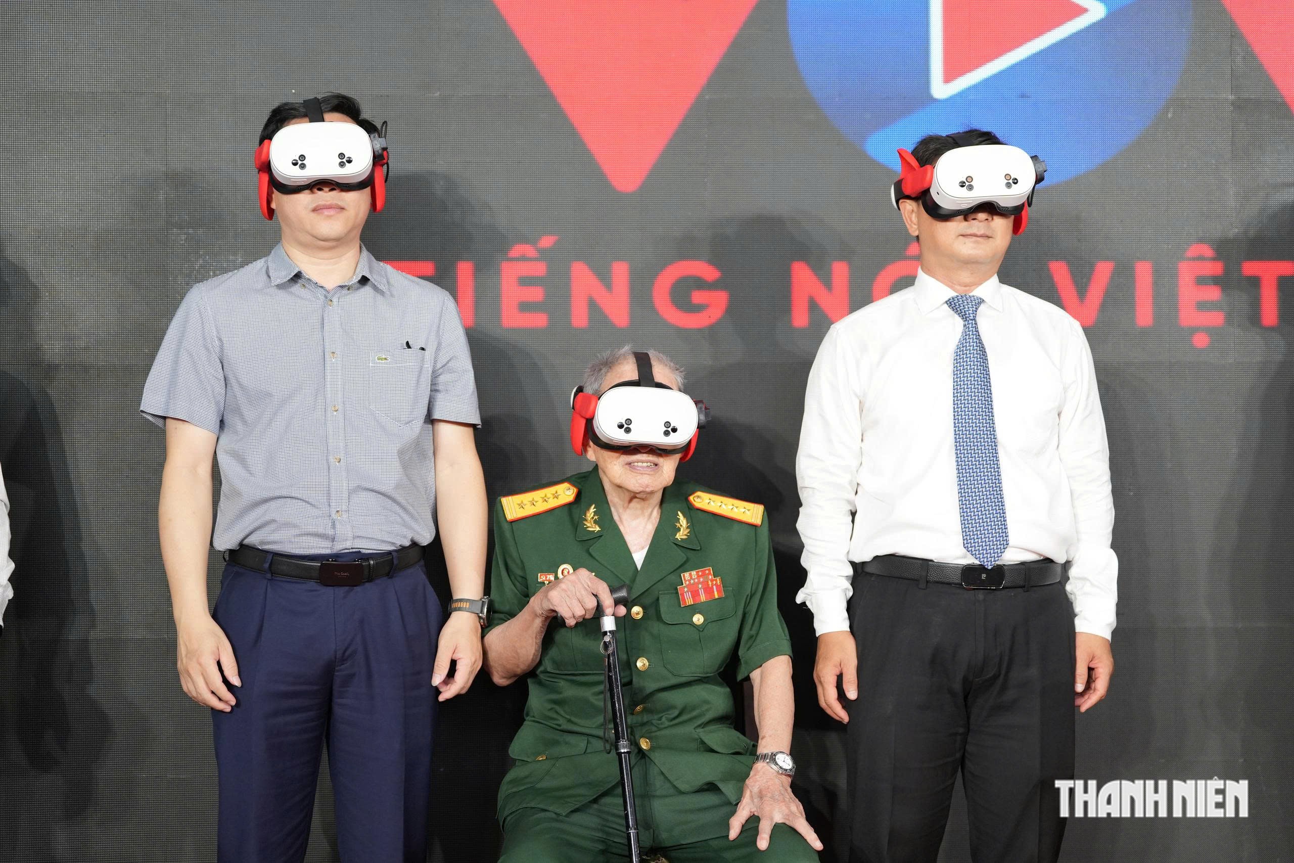 Anh h&ugrave;ng Tư Cang 'xuy&ecirc;n kh&ocirc;ng' về Ba Đ&igrave;nh năm 1945 bằng c&ocirc;ng nghệ VR- Ảnh 4.