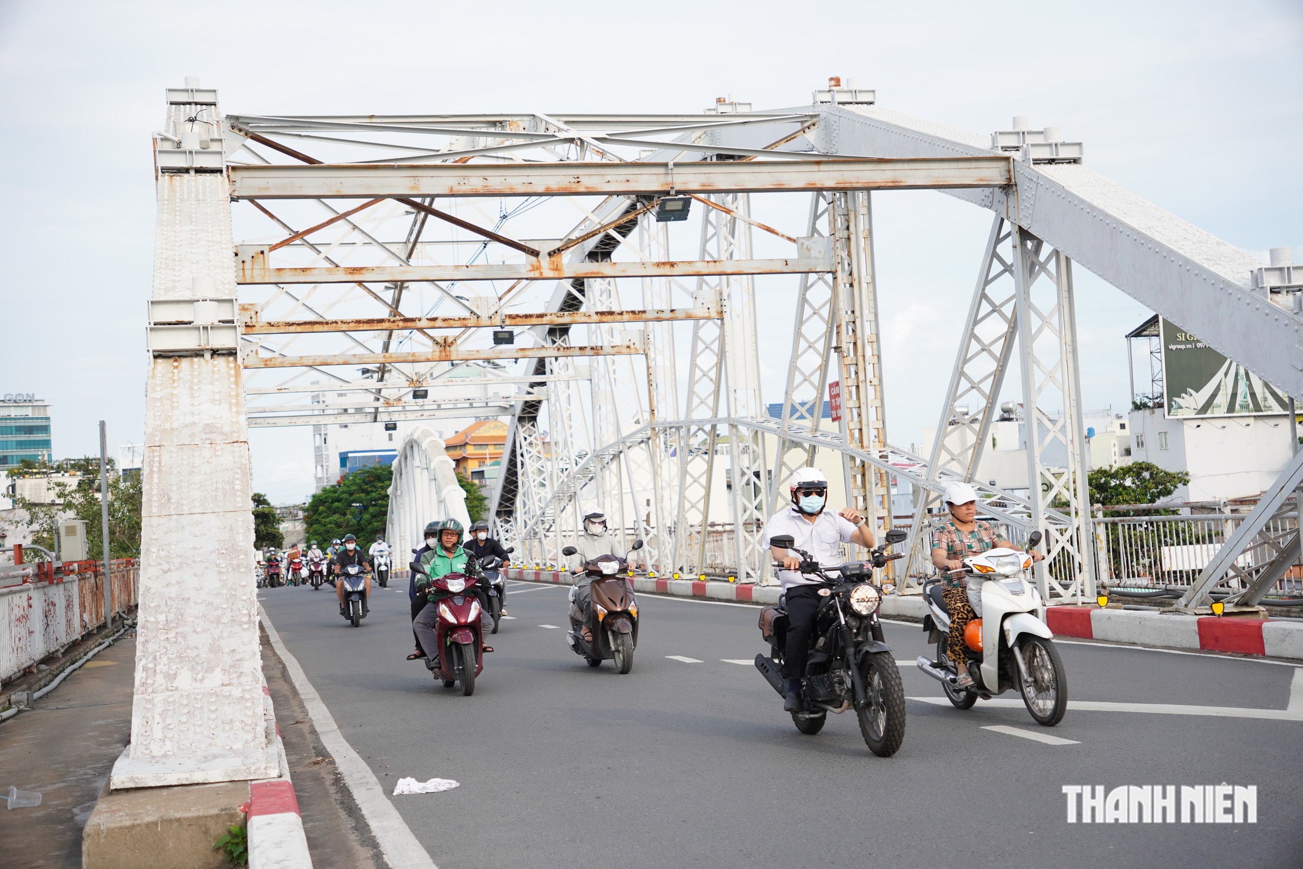 Cây cầu 120 tuổi bên kênh Tẻ sắp thay đổi, người dân vừa mừng vừa tiếc - Ảnh 1.