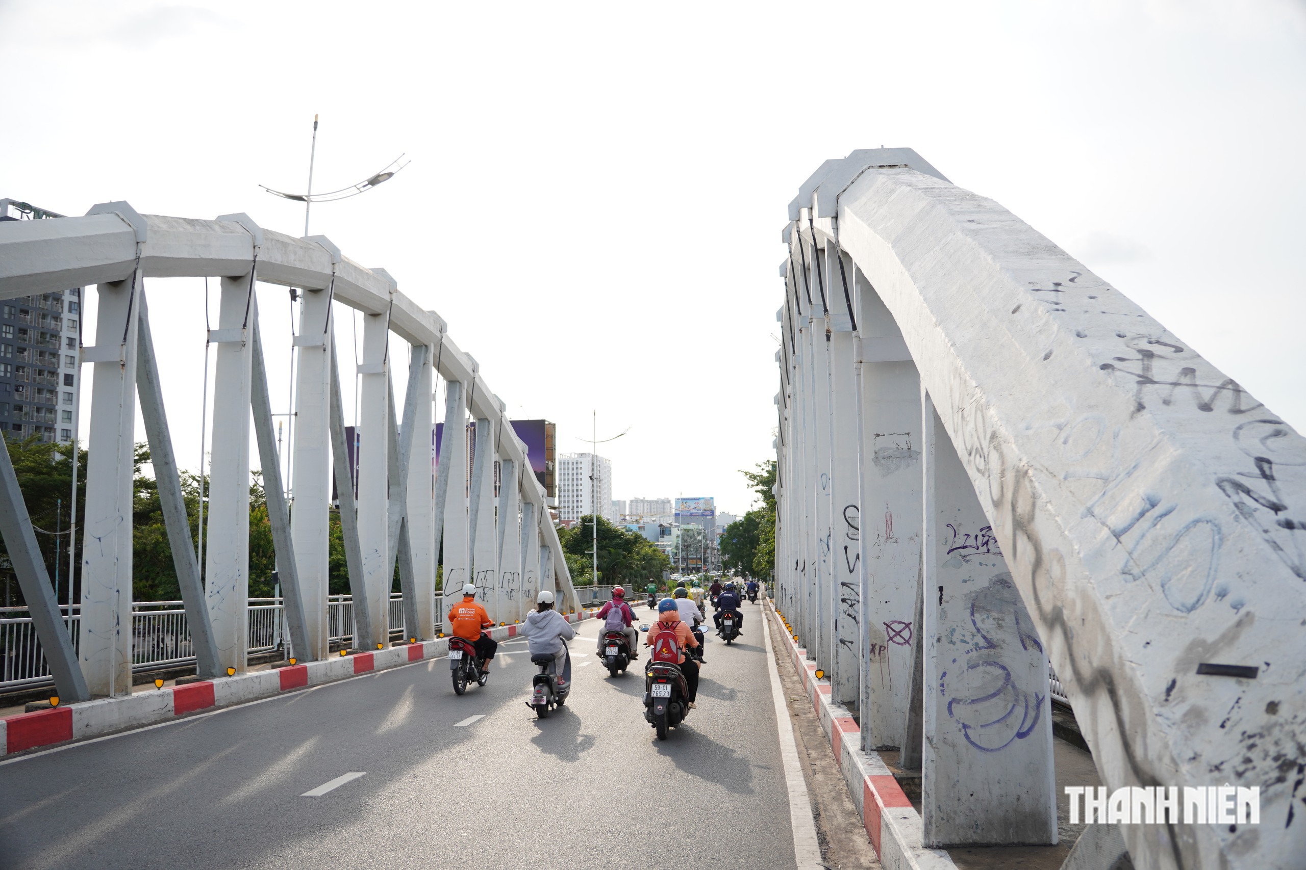 Cây cầu 120 tuổi bên kênh Tẻ sắp thay đổi, người dân vừa mừng vừa tiếc - Ảnh 4.
