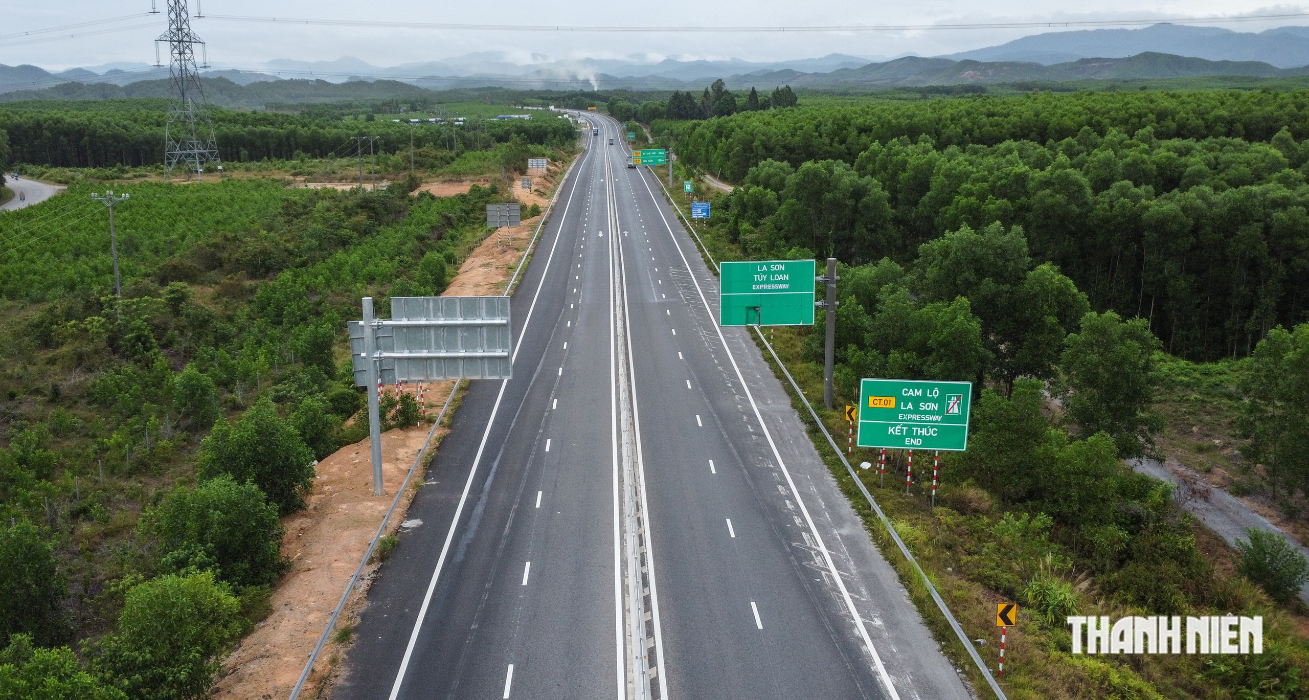 Cao tốc La Sơn - Hòa Liên mở rộng 4 làn xe trước ngày ‘về đích’ - Ảnh 13.