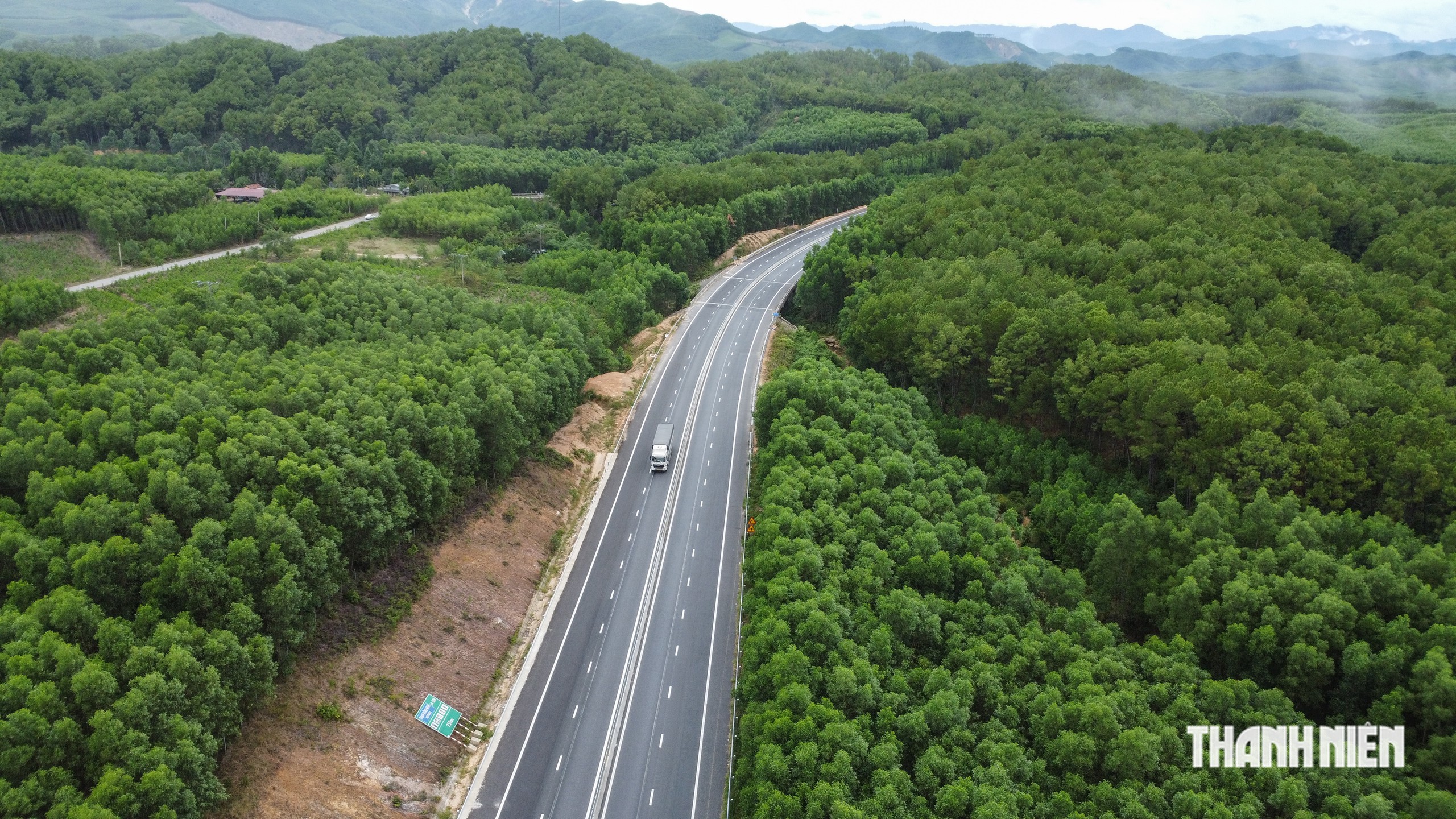 Cao tốc La Sơn - Hòa Liên mở rộng 4 làn xe trước ngày ‘về đích’ - Ảnh 7.
