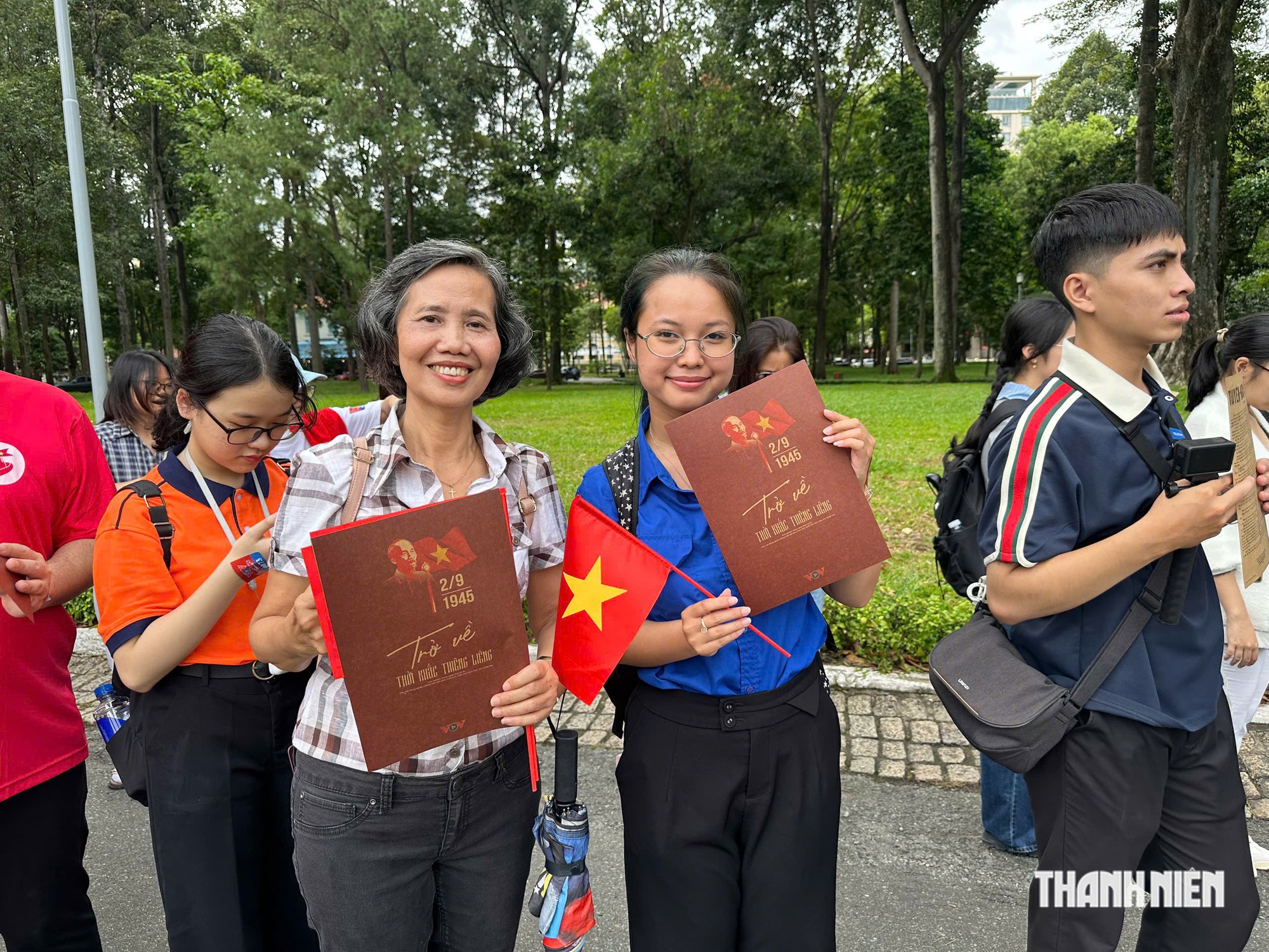 Xếp hàng dài đợi ‘xuyên không’ về thời khắc Bác Hồ đọc Tuyên ngôn Độc lập- Ảnh 2.
