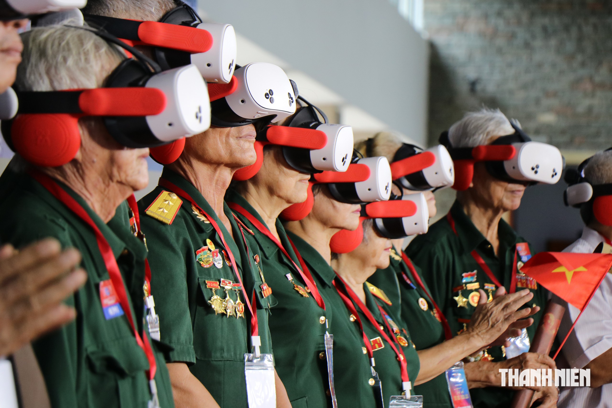 Anh h&ugrave;ng Tư Cang 'xuy&ecirc;n kh&ocirc;ng' về Ba Đ&igrave;nh năm 1945 bằng c&ocirc;ng nghệ VR- Ảnh 2.