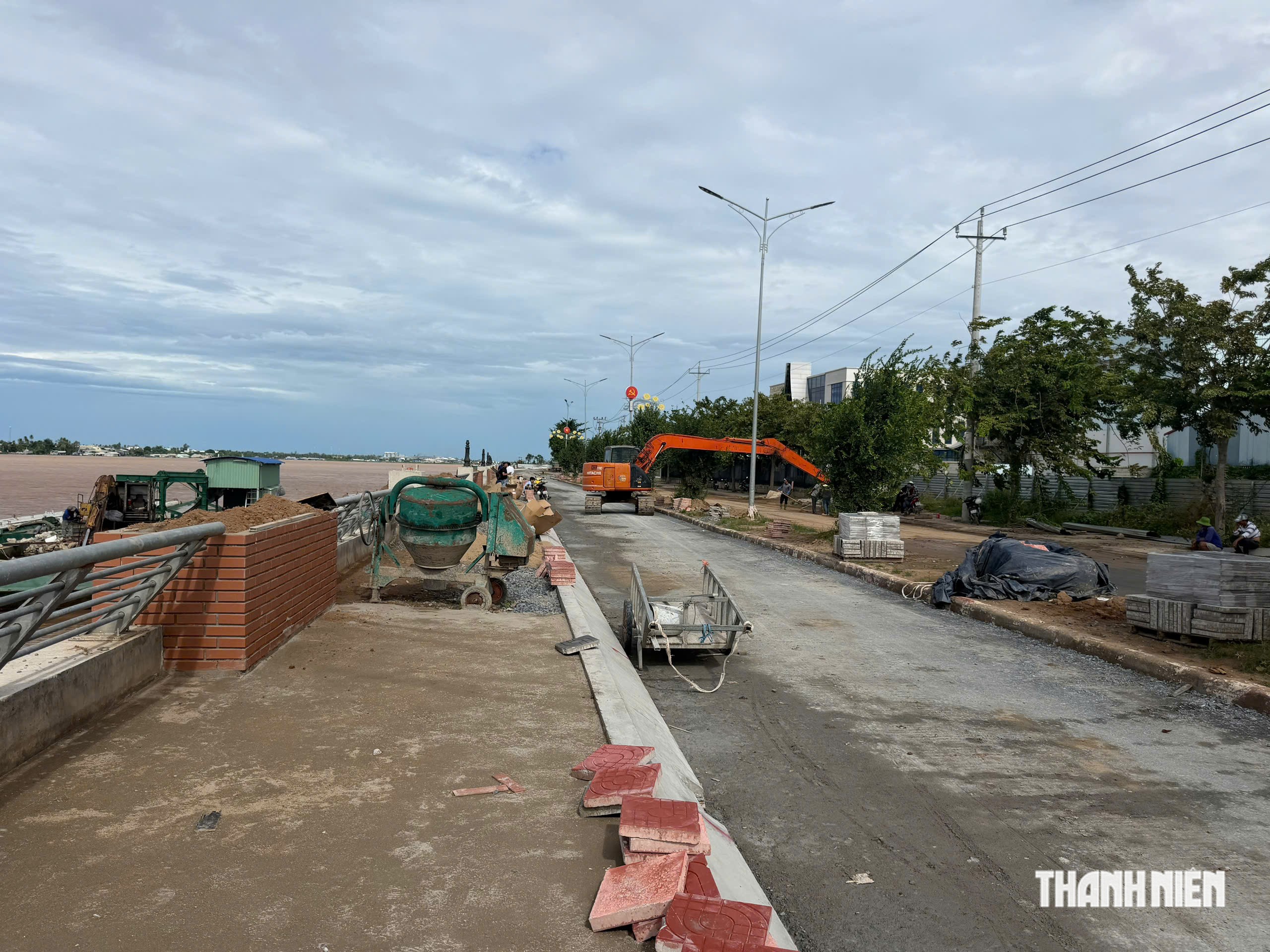 Kè chống xói lở bờ sông Tiền sẽ hoàn thành trước tiến độ 4 tháng- Ảnh 3.