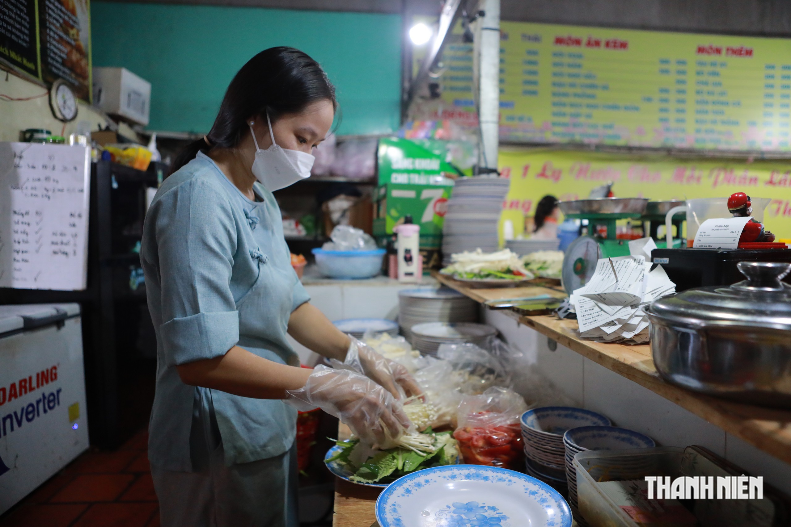 TP.HCM: 'Đặc sản' lẩu chay l&agrave;ng đại học, kh&aacute;ch ra trường 4 năm vẫn t&igrave;m về ăn - Ảnh 5.