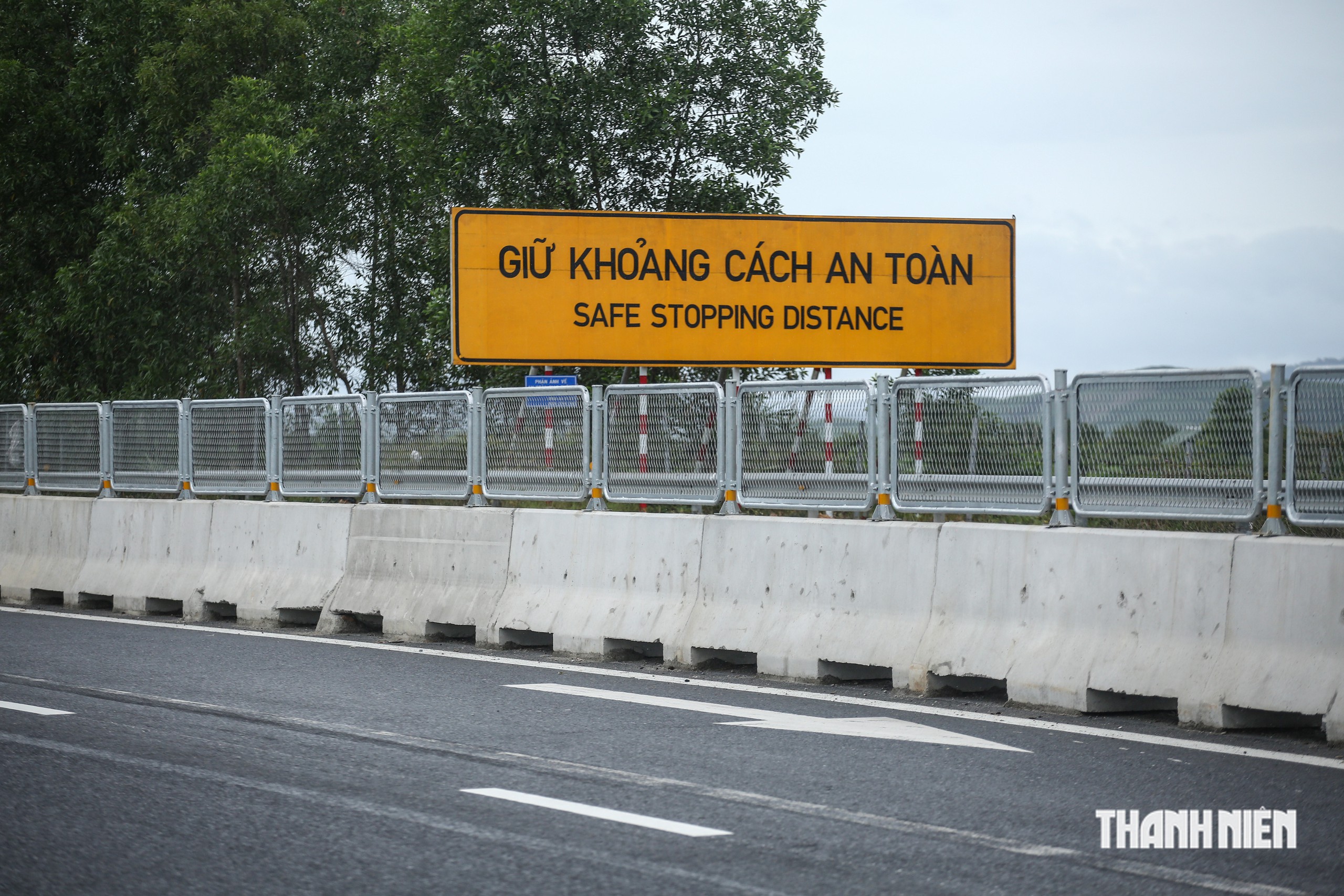 Cao tốc La Sơn - Hòa Liên mở rộng 4 làn xe trước ngày ‘về đích’ - Ảnh 6.