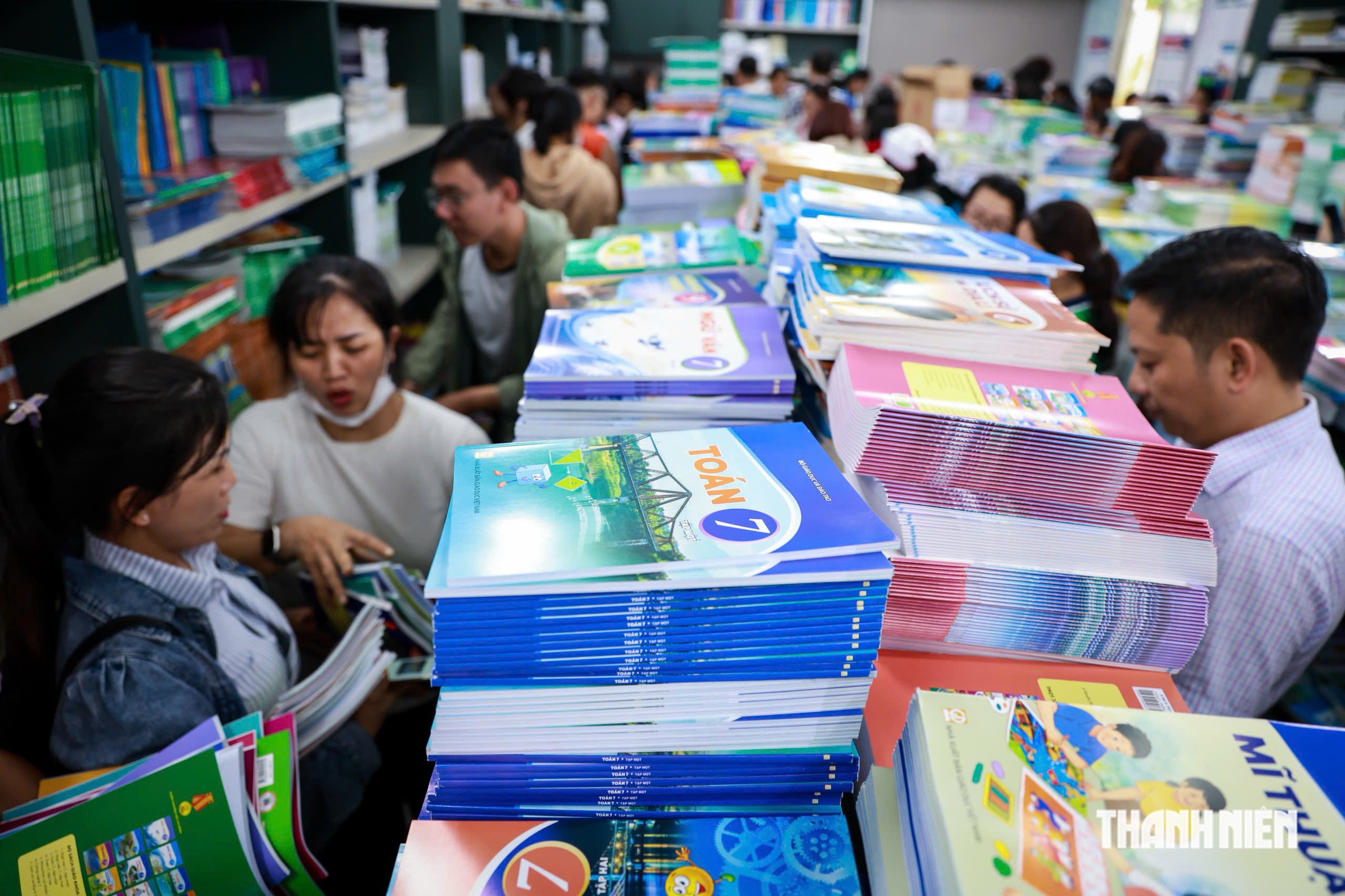 'TP.HCM miễn phí sách giáo khoa, vậy đóng tiền mua sách rồi có được hoàn tiền không?' - Ảnh 3.