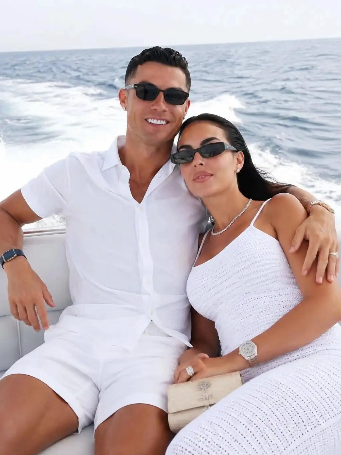 Rộ tin Ronaldo và Georgina có thể tổ chức đám cưới tại quê nhà Madeira vào tuần sau - Ảnh 1.