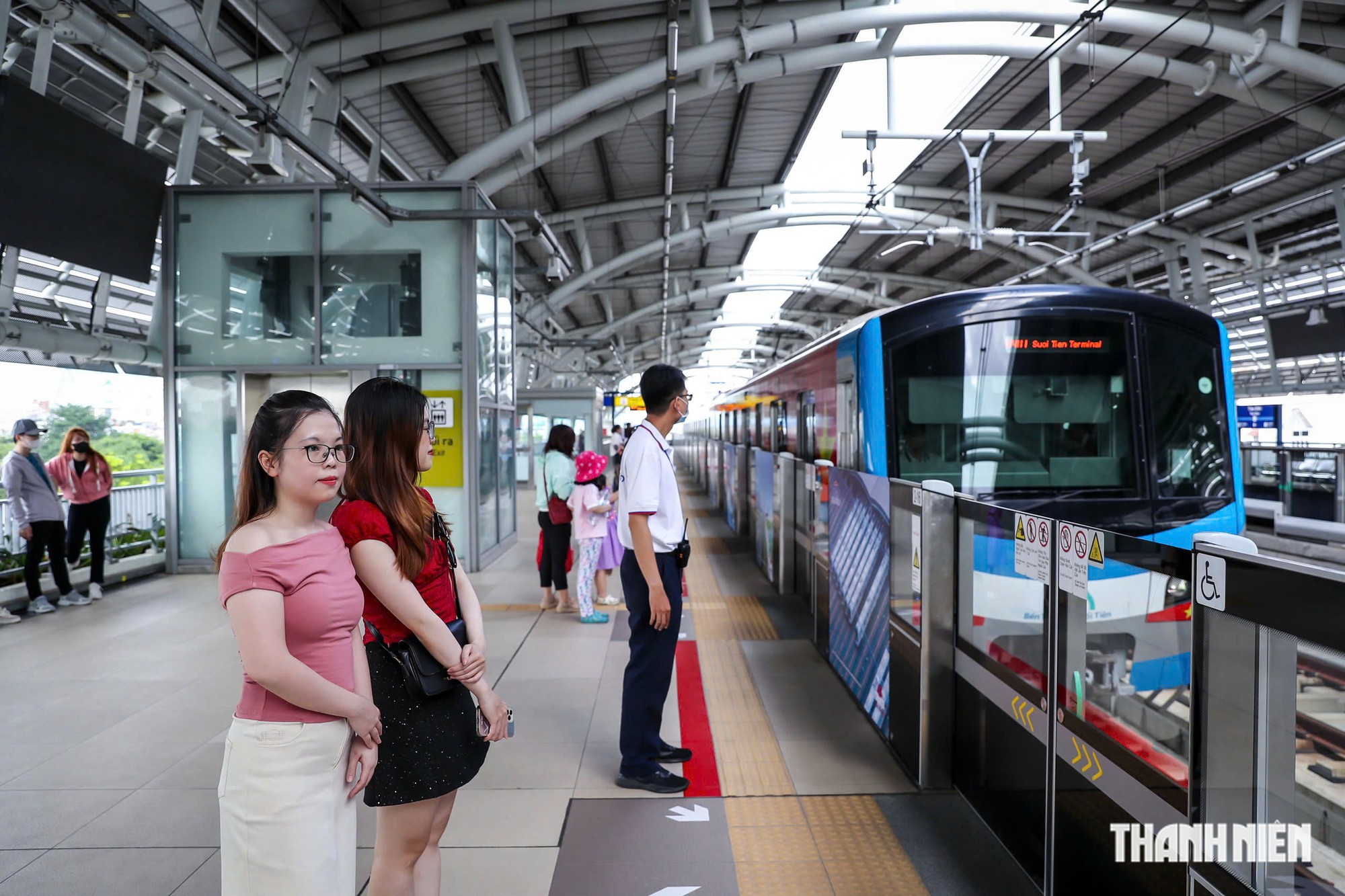 Cán bộ TP.HCM tiên phong 'xanh hóa' phương tiện - Ảnh 2.