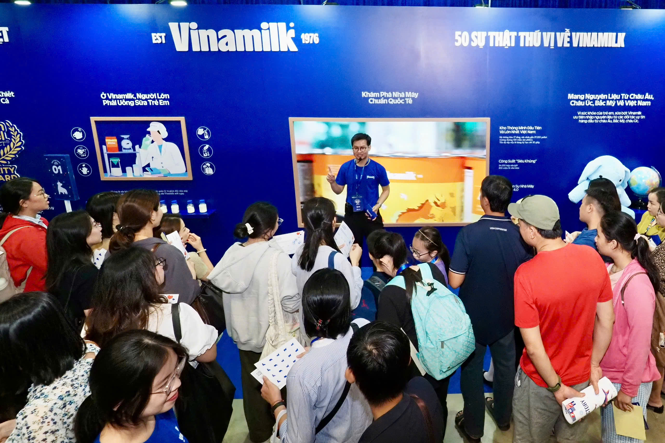 Hàng ngàn người xếp hàng tới triển lãm mừng sinh nhật tuổi 50 của Vinamilk- Ảnh 4.