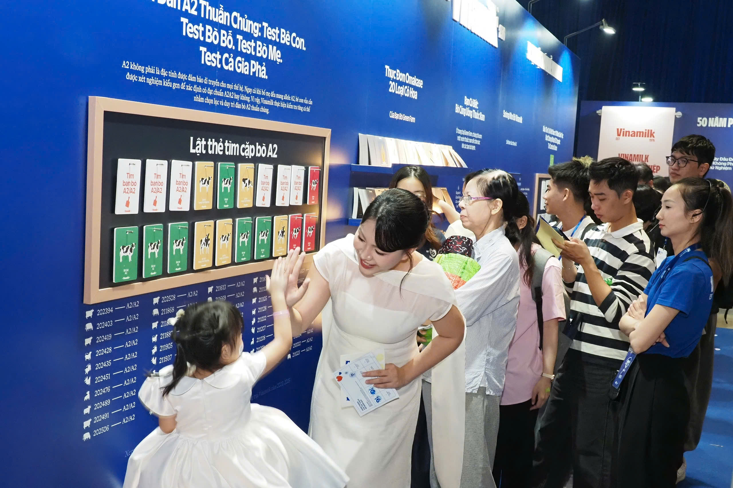 Hàng ngàn người xếp hàng tới triển lãm mừng sinh nhật tuổi 50 của Vinamilk- Ảnh 5.
