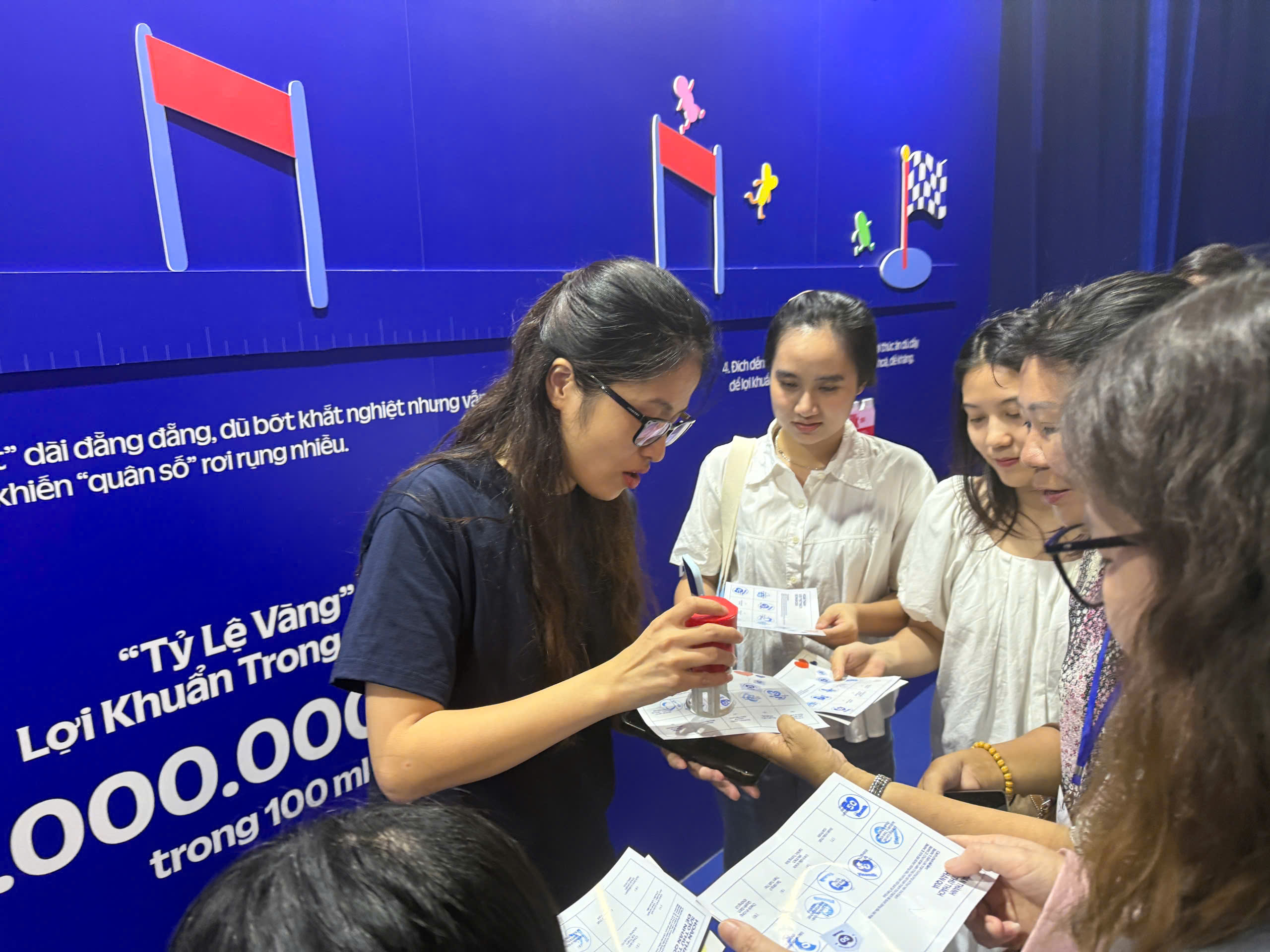 Hàng ngàn người xếp hàng tới triển lãm mừng sinh nhật tuổi 50 của Vinamilk- Ảnh 7.