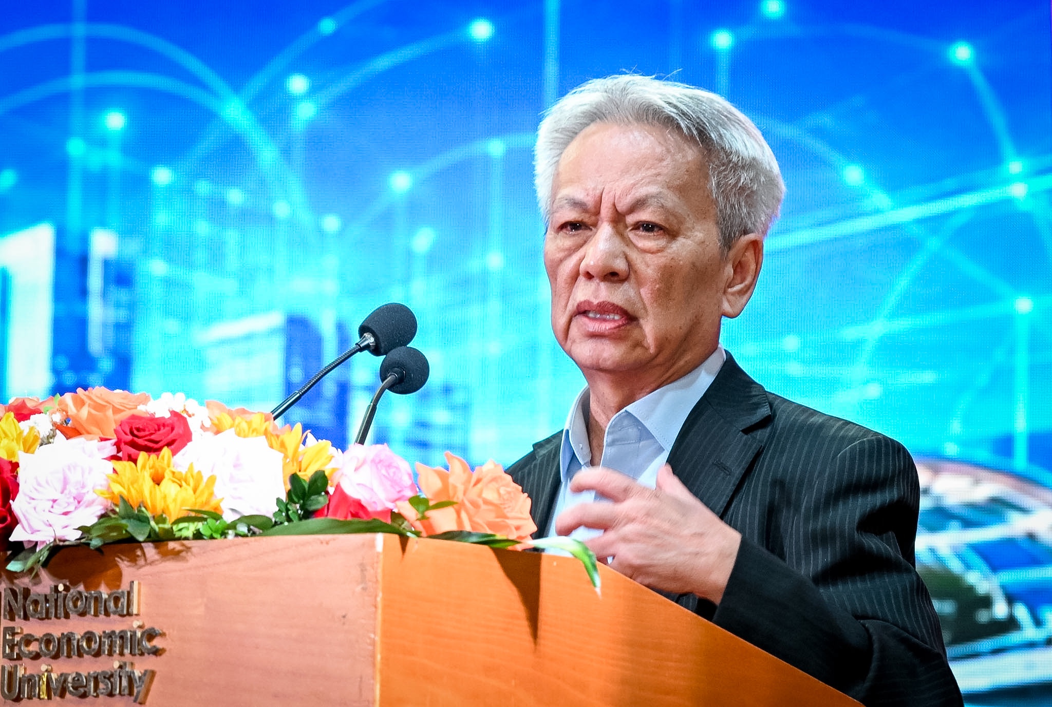 Lãng phí khi thời gian lãnh đạo cấp cao phải giải quyết những vấn đề nhỏ nhặt - Ảnh 2.