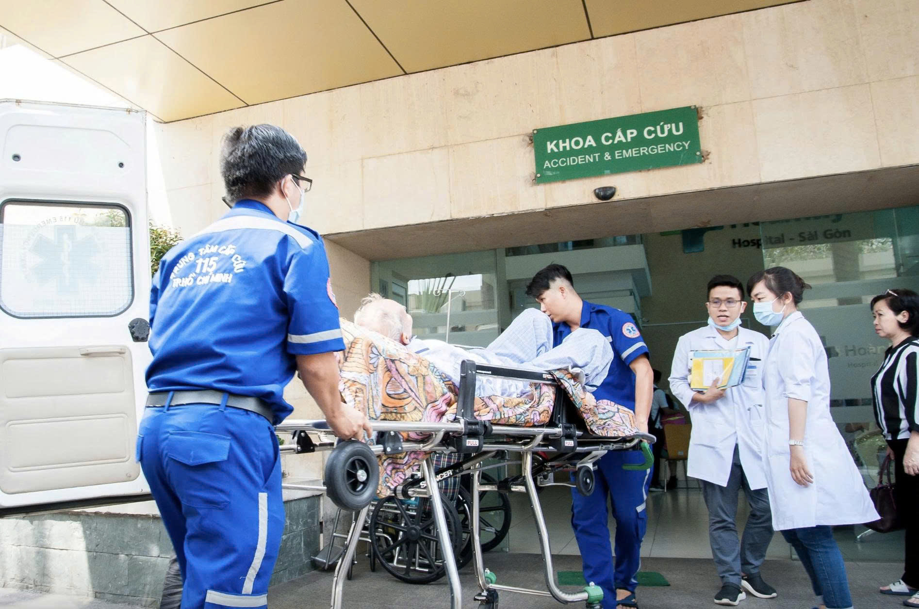 Bộ Y tế: Gắn định vị xe cứu thương để cấp cứu đột quỵ nhanh hơn - Ảnh 2.