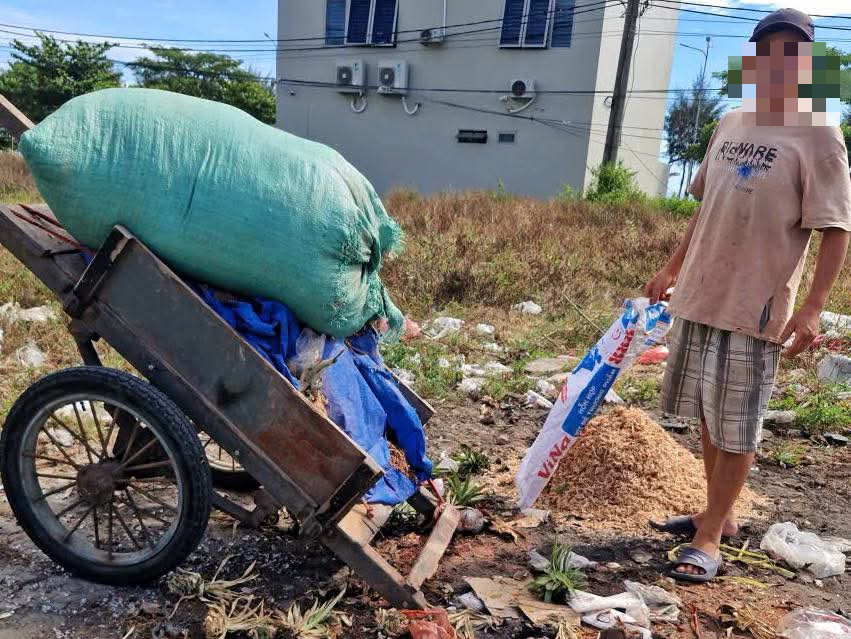  Thưởng nóng 1 triệu đồng cho tin báo bắt quả tang đổ trộm rác, xà bần- Ảnh 1.