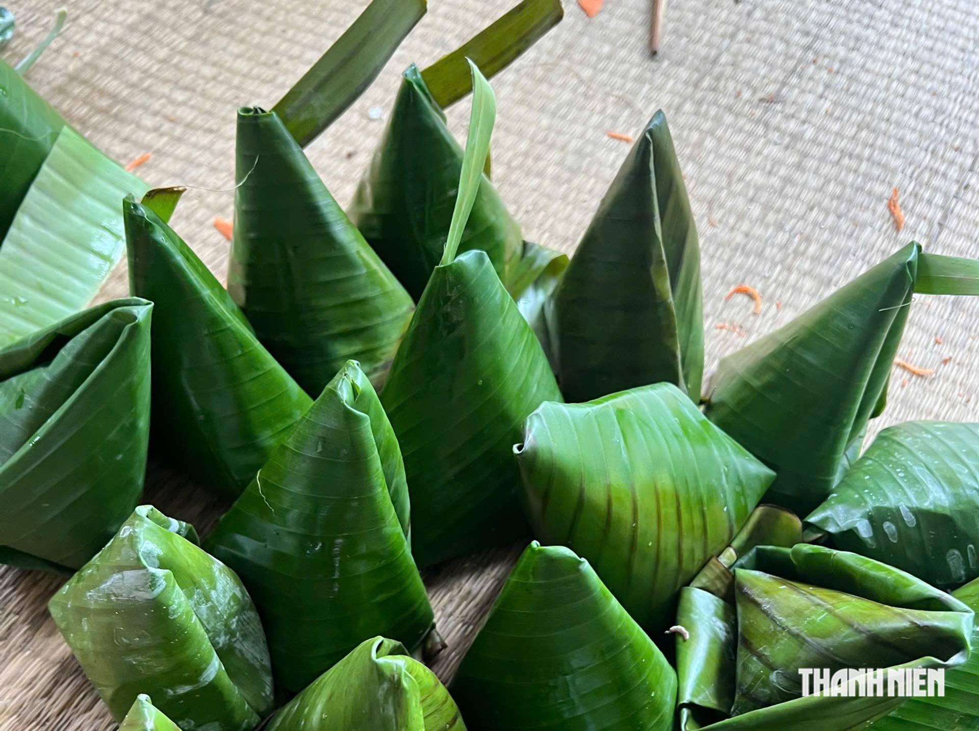 Vì sao bánh ít cái có 'râu', cái không có 'râu' ? - Ảnh 1.