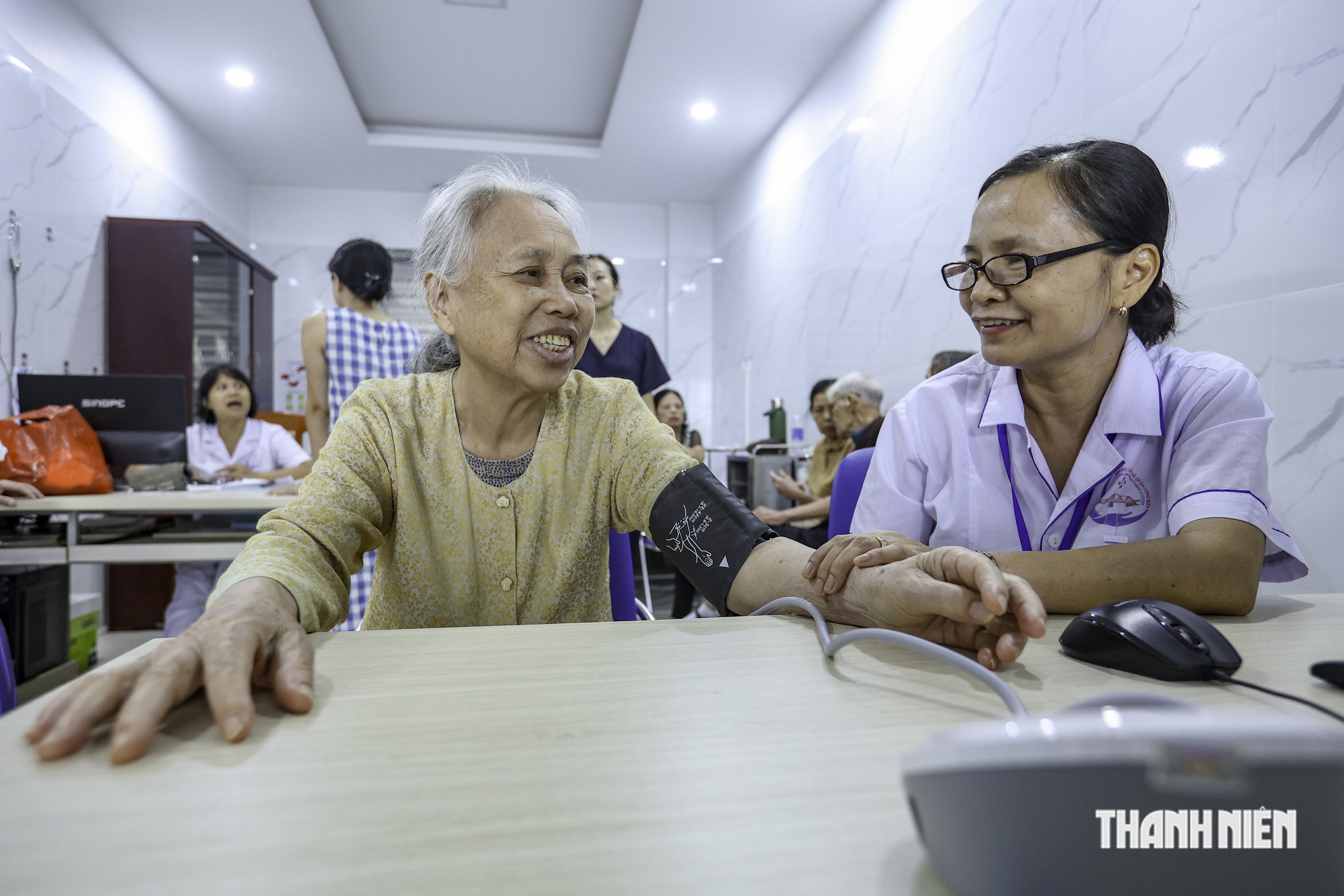 Một ng&agrave;y ở cơ sở dưỡng l&atilde;o b&aacute;n tr&uacute; đầu ti&ecirc;n tại H&agrave; Nội - Ảnh 3.