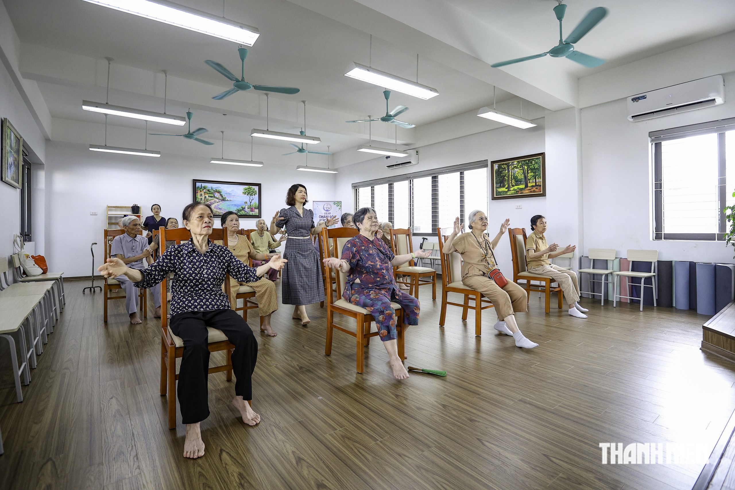 Một ng&agrave;y ở cơ sở dưỡng l&atilde;o b&aacute;n tr&uacute; đầu ti&ecirc;n tại H&agrave; Nội - Ảnh 4.