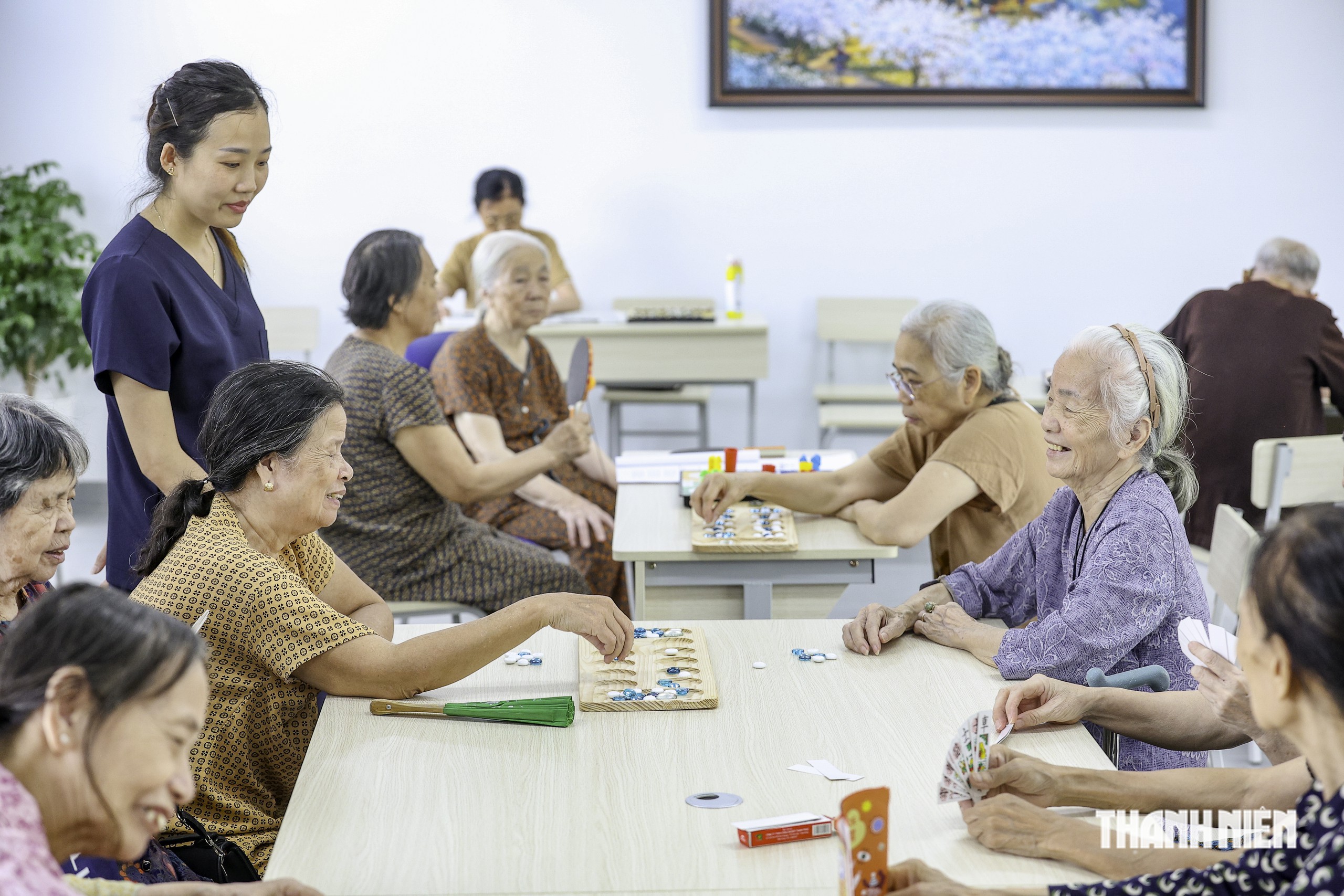 Một ng&agrave;y ở cơ sở dưỡng l&atilde;o b&aacute;n tr&uacute; đầu ti&ecirc;n tại H&agrave; Nội - Ảnh 6.