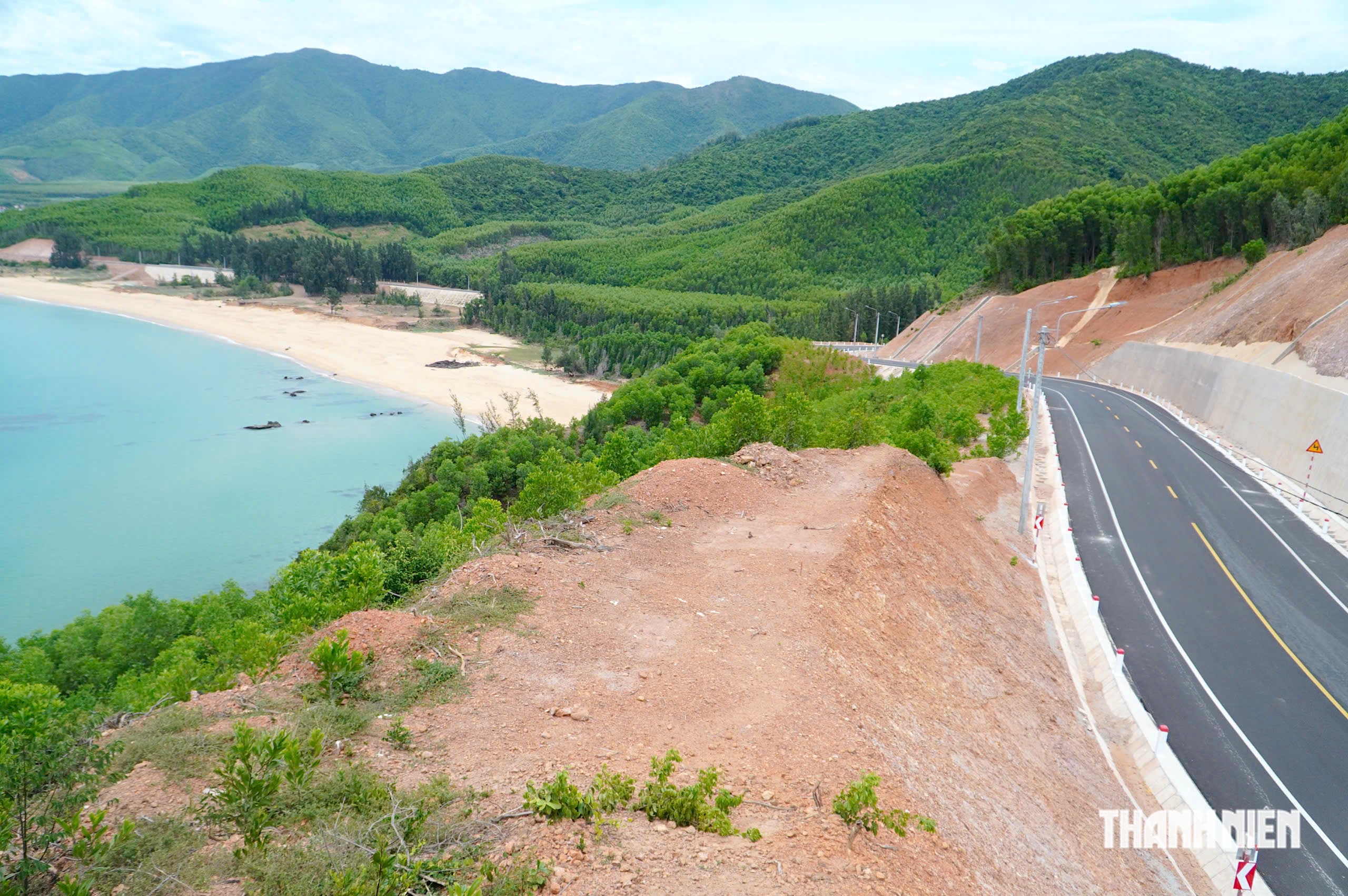 Ngỡ ngàng vẻ đẹp cung đèo Lộ Diêu ven biển Gia Lai - Ảnh 3.