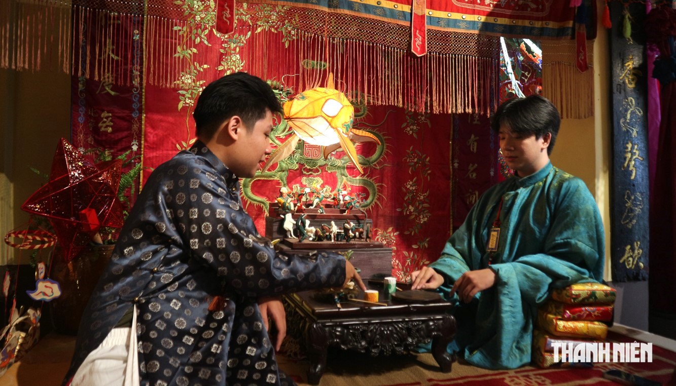 Lồng đ&egrave;n 'C&oacute;c kiện trời' cao gần 3 m g&acirc;y cho&aacute;ng: 10 người l&agrave;m suốt 80 ng&agrave;y- Ảnh 6.