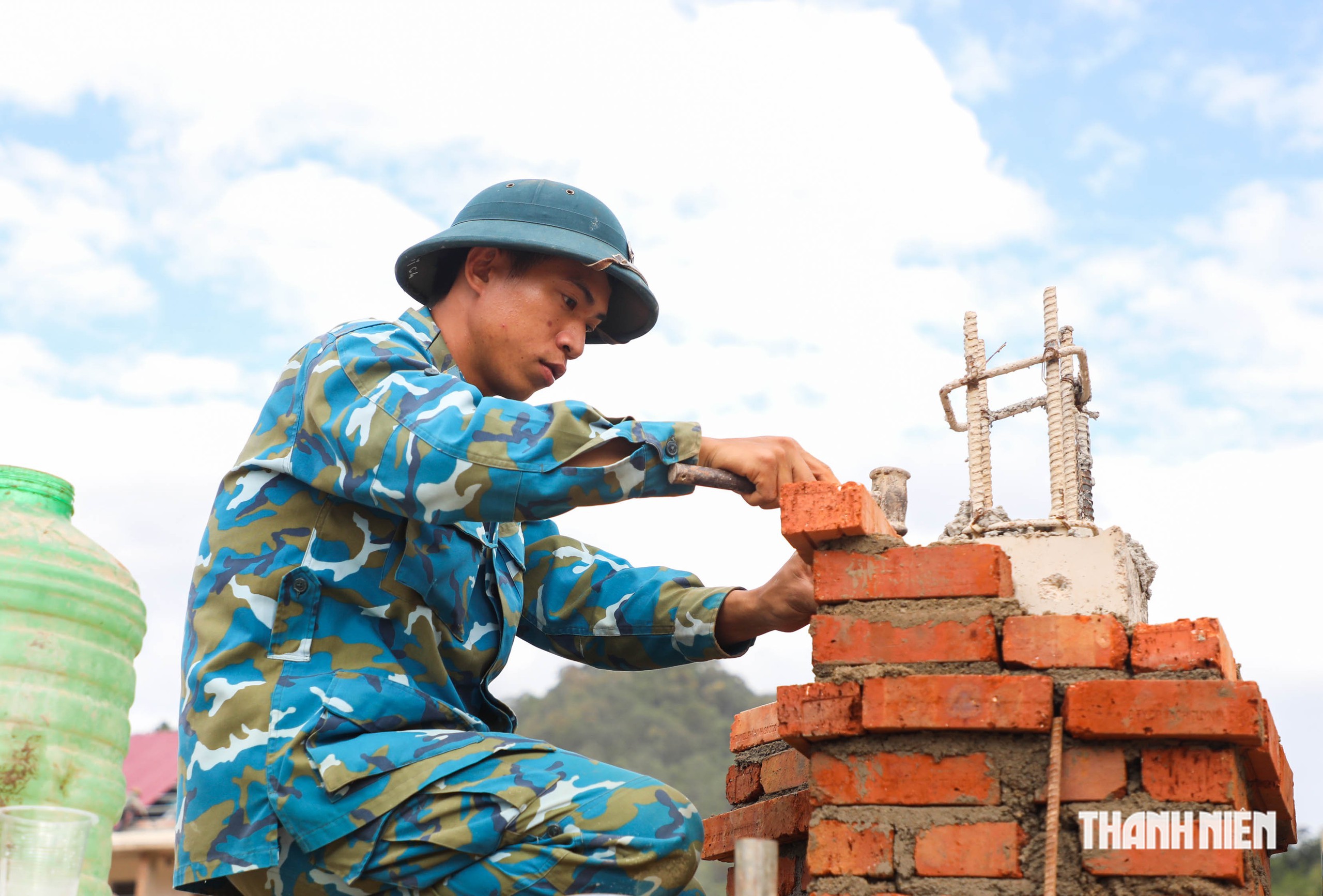 Bộ đội 'chạy đua' với thời gian để tiếng trống khai giảng vang lên ngày 5.9- Ảnh 9.