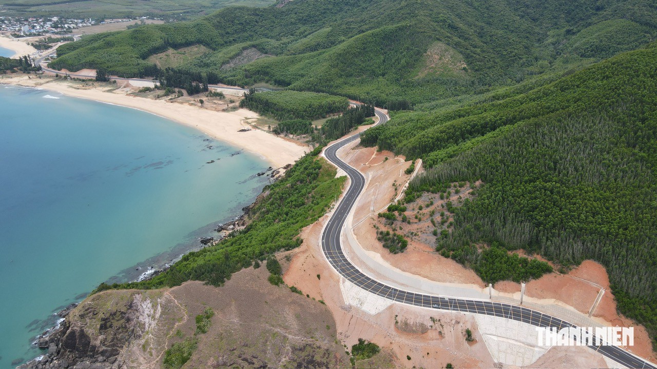 Ngỡ ngàng vẻ đẹp cung đèo Lộ Diêu ven biển Gia Lai - Ảnh 1.
