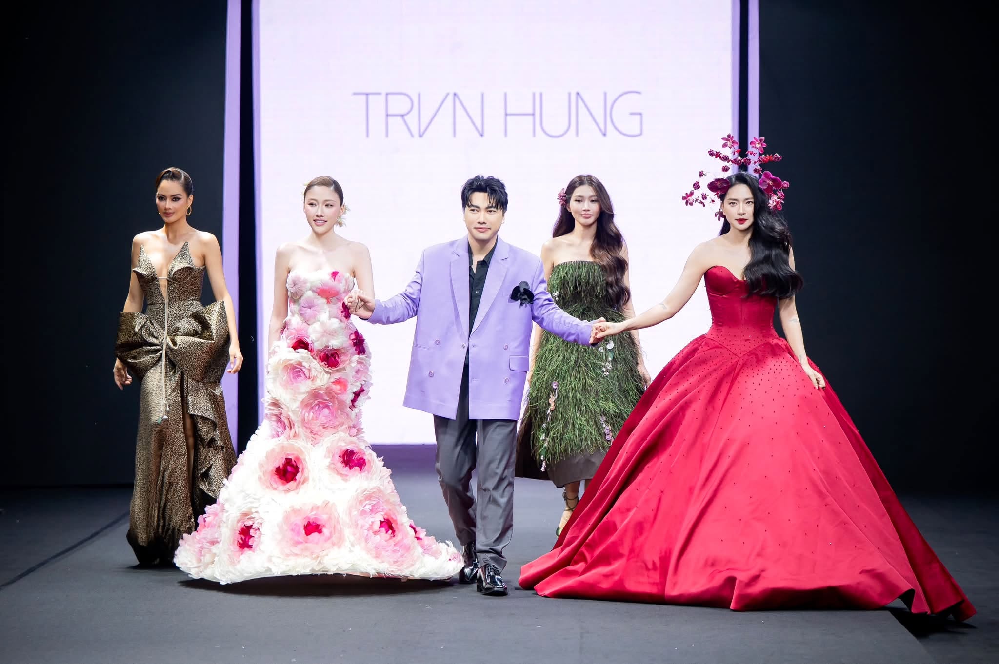 Ngô Thanh Vân lần đầu đưa con lên sàn diễn thời trang - Ảnh 8.