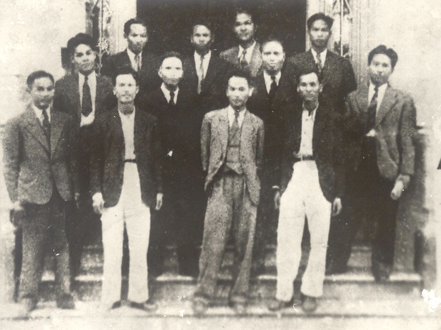역사적인 8월의 기억: '국가 구원' 신문이 창간호를 공개적으로 발행하다.