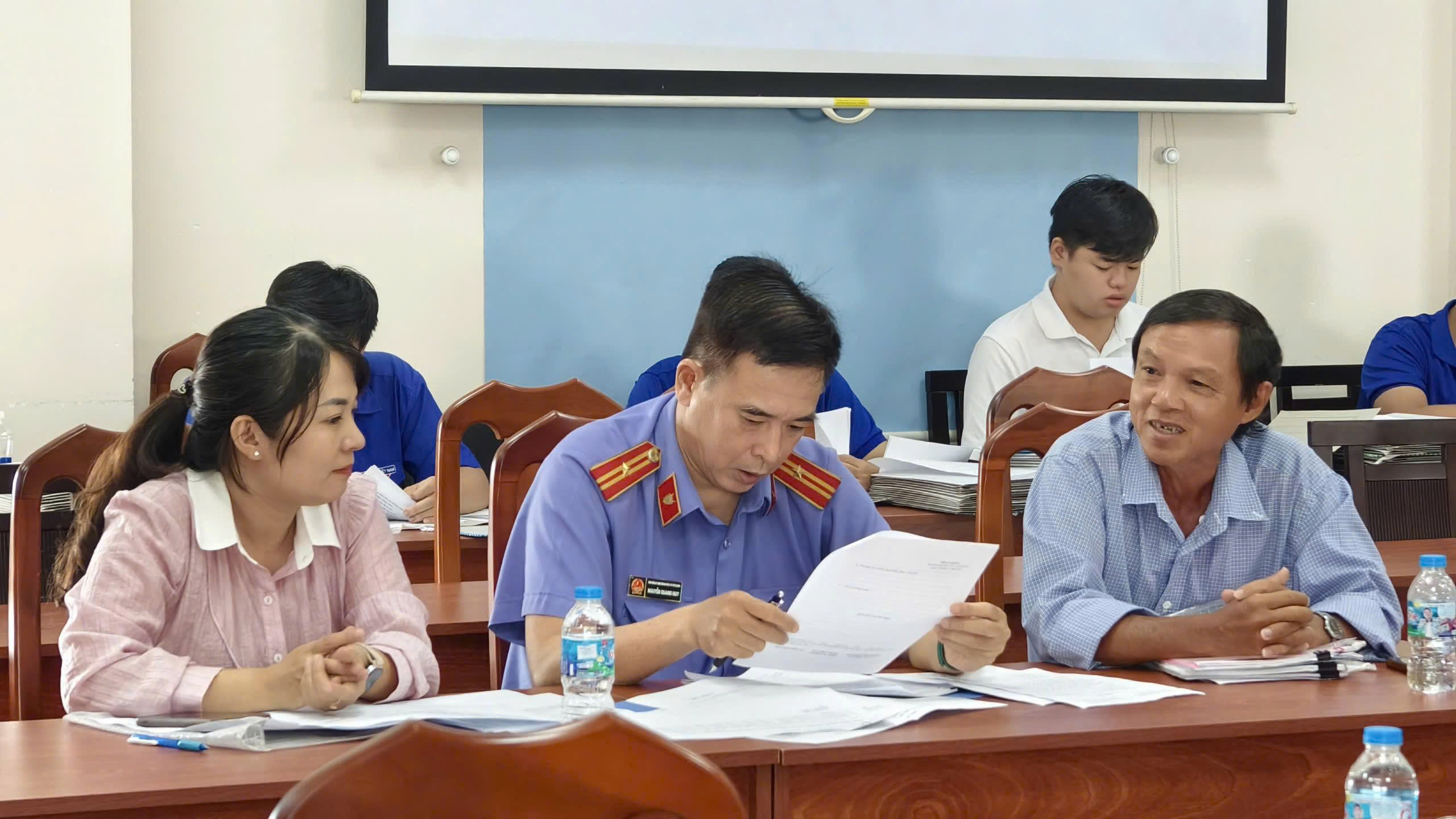 Viện kiểm sát vào cuộc cùng BHXH TP.HCM xử lý doanh nghiệp nợ bảo hiểm kéo dài- Ảnh 1.