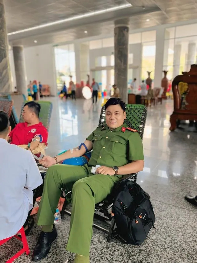 Người chở nắng về cho Hỏa Lựu- Ảnh 3.