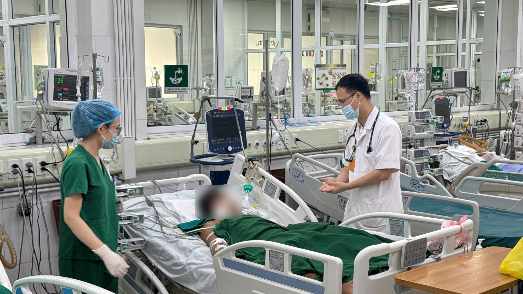 Uống thuốc không rõ nguồn gốc mua trên mạng, nam thanh niên suy gan, phù não - Ảnh 1.