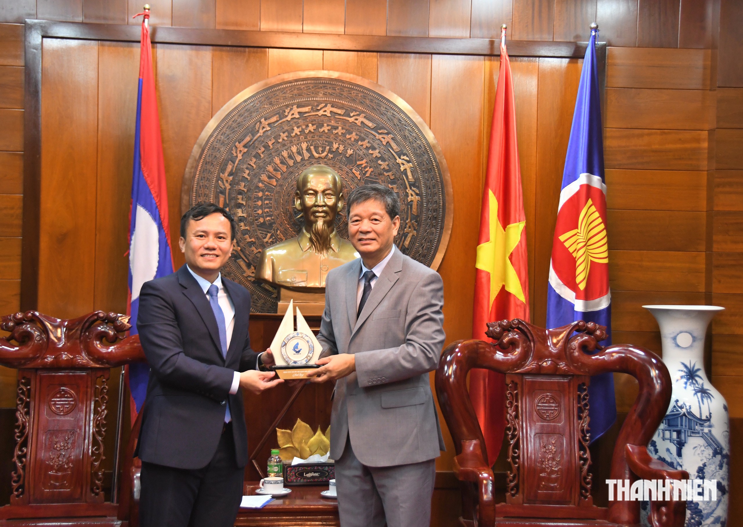 Hoạt động đầu tiên của đoàn Hành trình ‘Tôi yêu Tổ quốc tôi’ tại Lào - Ảnh 4.