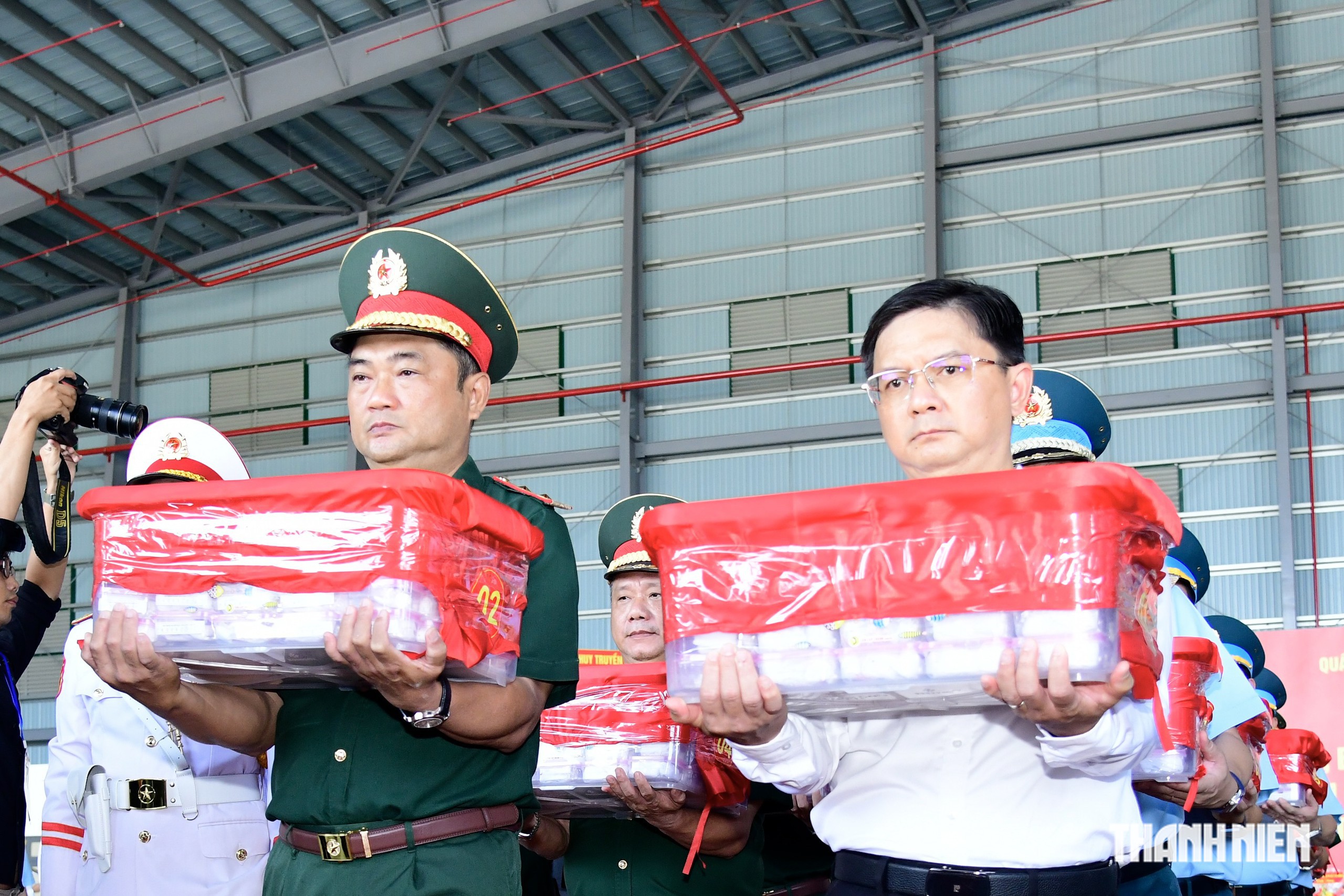 Chuyến bay đặc biệt chở hơn 7.000 mẫu hài cốt liệt sĩ giám định ADN - Ảnh 3.