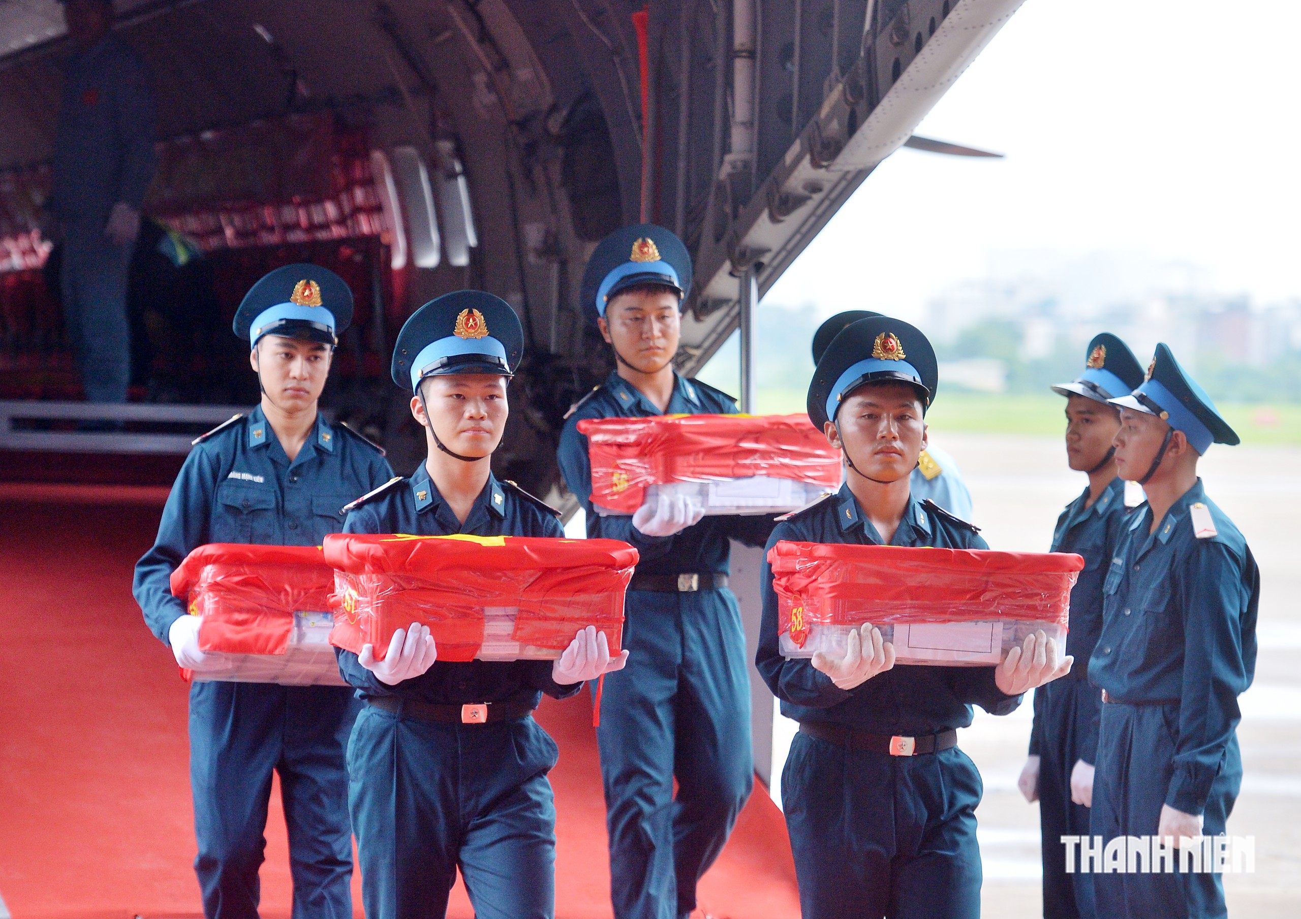 Phi công tiết lộ điều đặc biệt trên chuyến bay chở 7.104 mẫu hài cốt liệt sĩ- Ảnh 1.