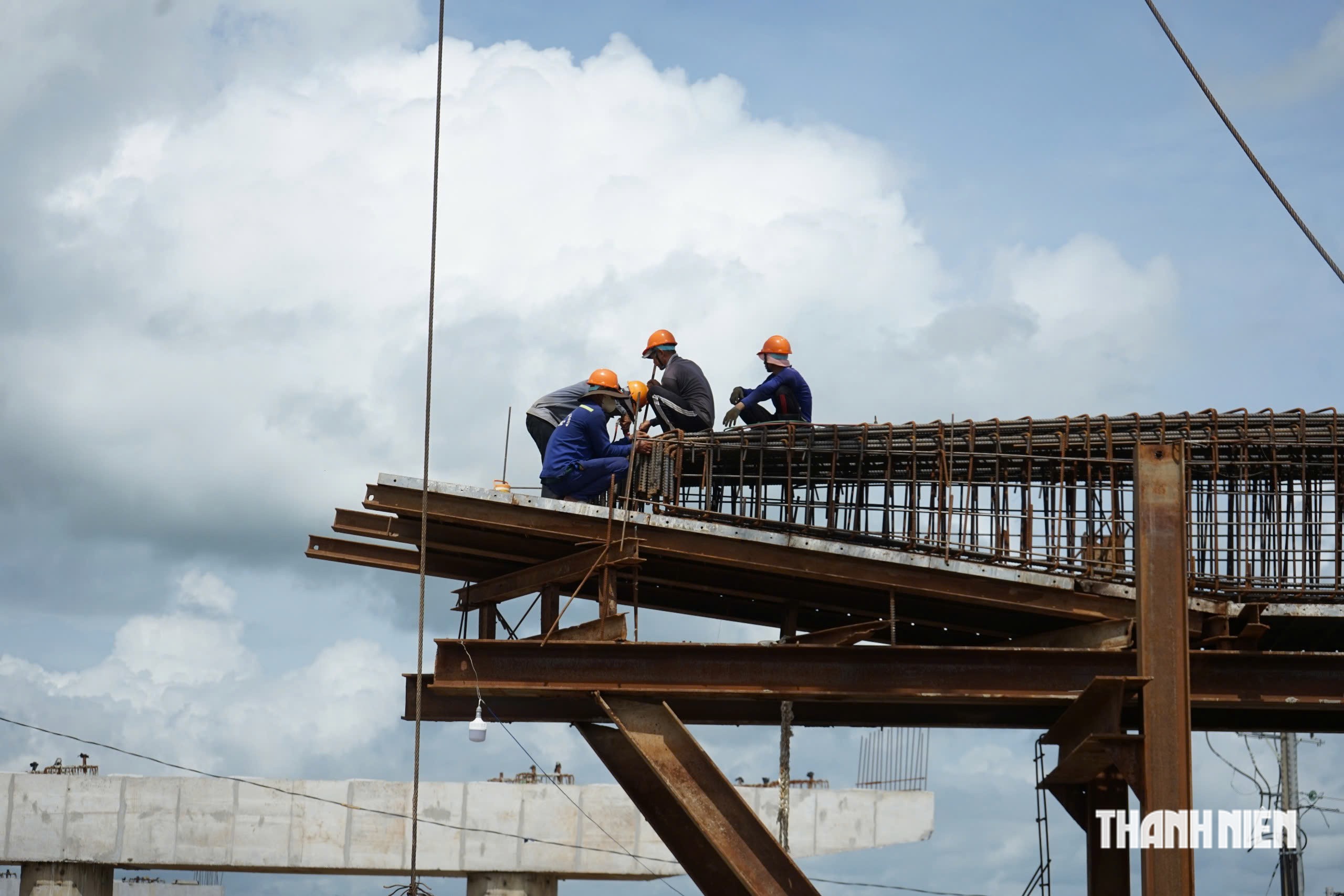 Cầu vượt Trà Bông tăng tốc, tạo điểm nhấn trên cao tốc Mỹ An - Cao Lãnh - Ảnh 2.