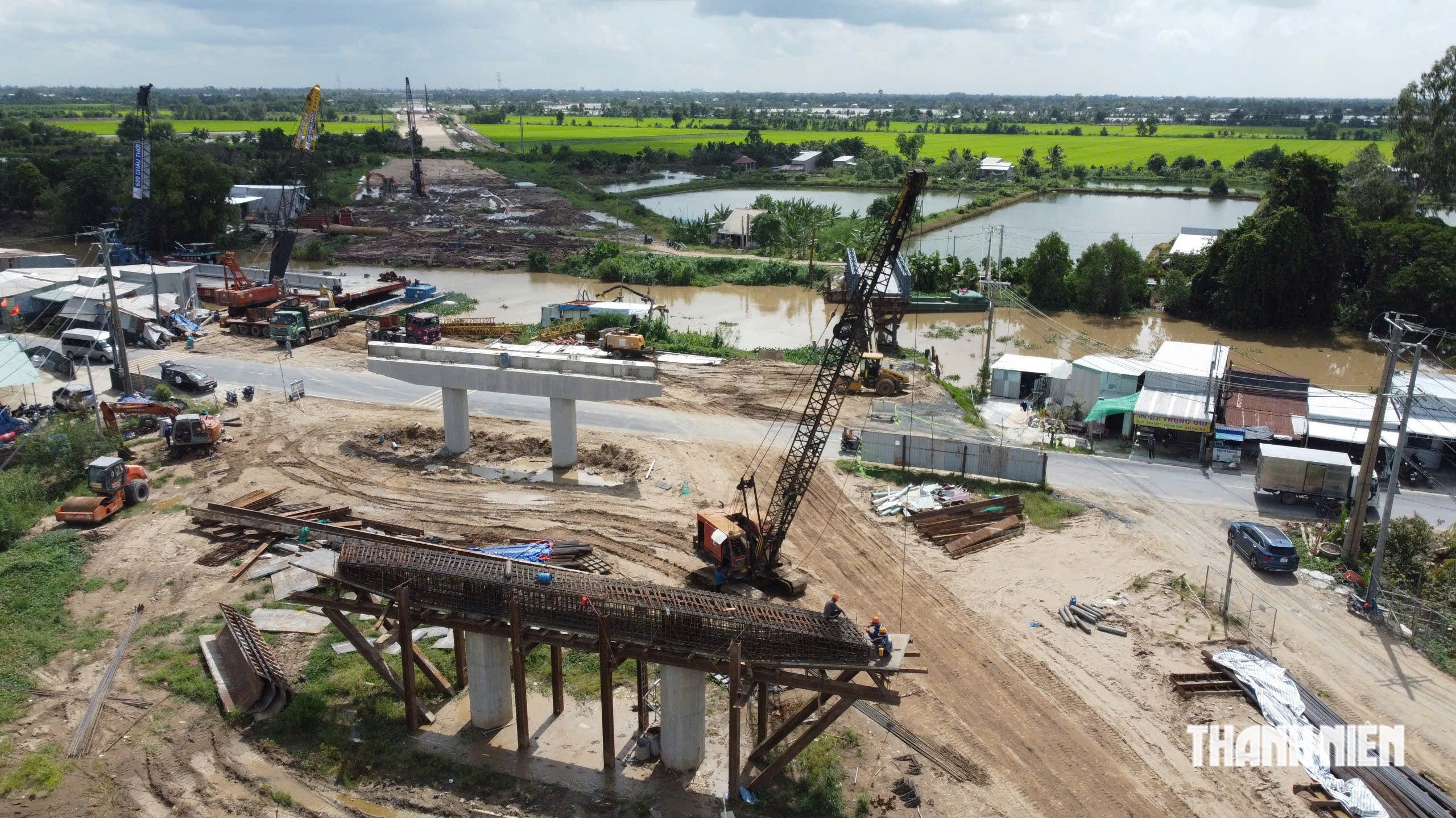 Cầu vượt Trà Bông tăng tốc, tạo điểm nhấn trên cao tốc Mỹ An - Cao Lãnh - Ảnh 1.