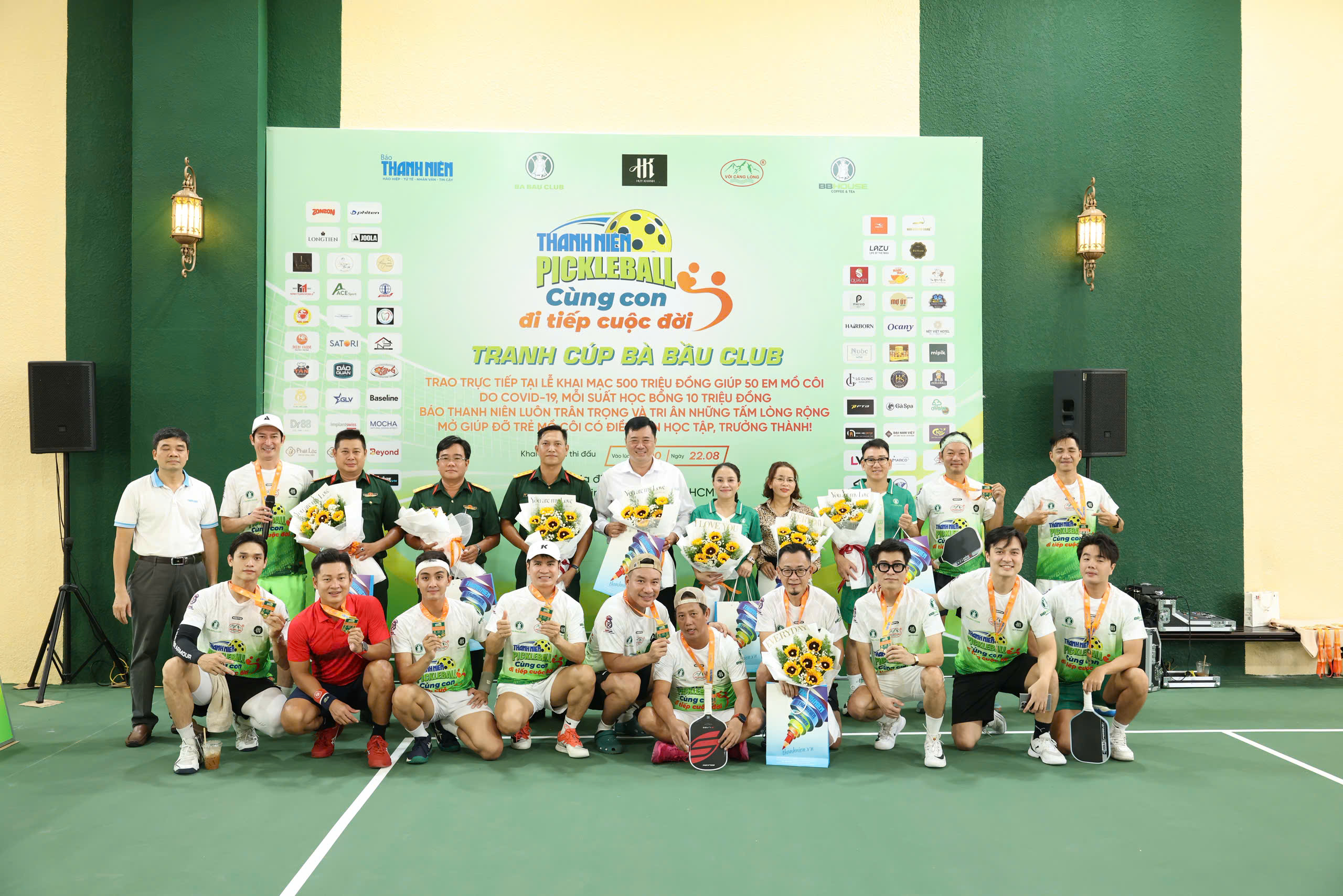 Trai tài gái sắc rực sáng trên sân đấu giải pickleball 'Cùng con đi tiếp cuộc đời'- Ảnh 1.