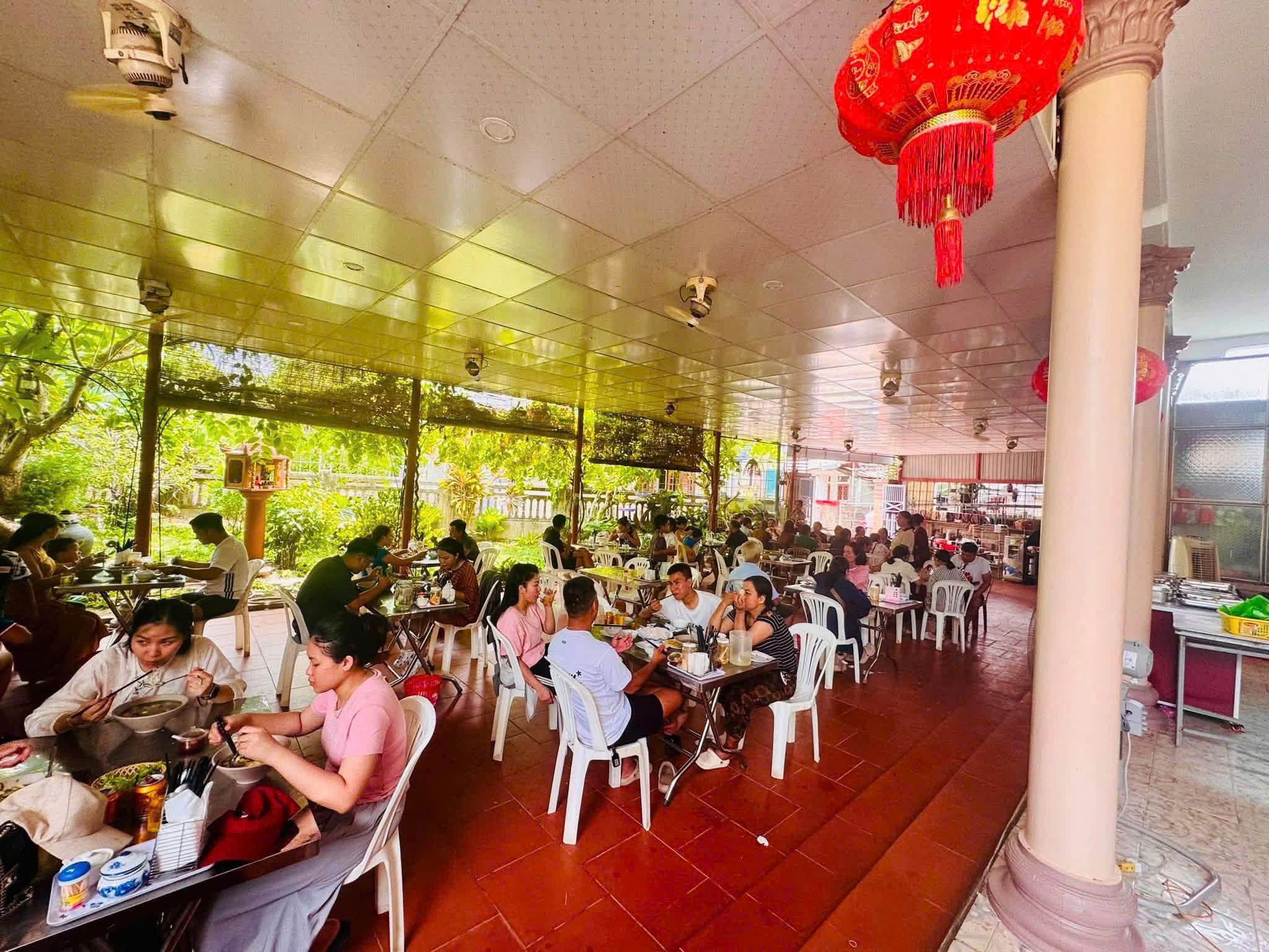 Chỉ từ 20.000 - 30.000 đồng cho một phần chay ở vùng đất Quảng Trị anh hùng - Ảnh 2.