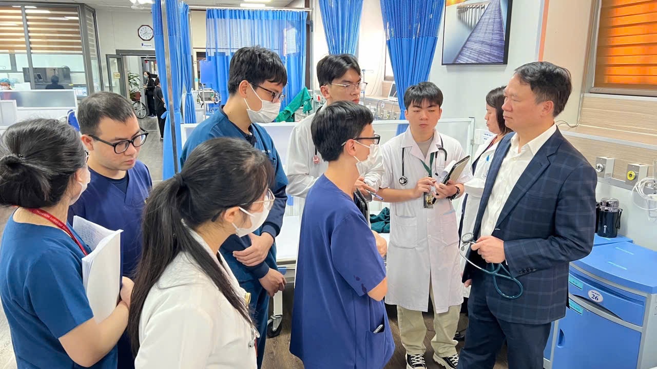 Nguyên nhân 'gốc' tạo khoảng cách chất lượng bệnh viện trung ương và tuyến dưới - Ảnh 1.
