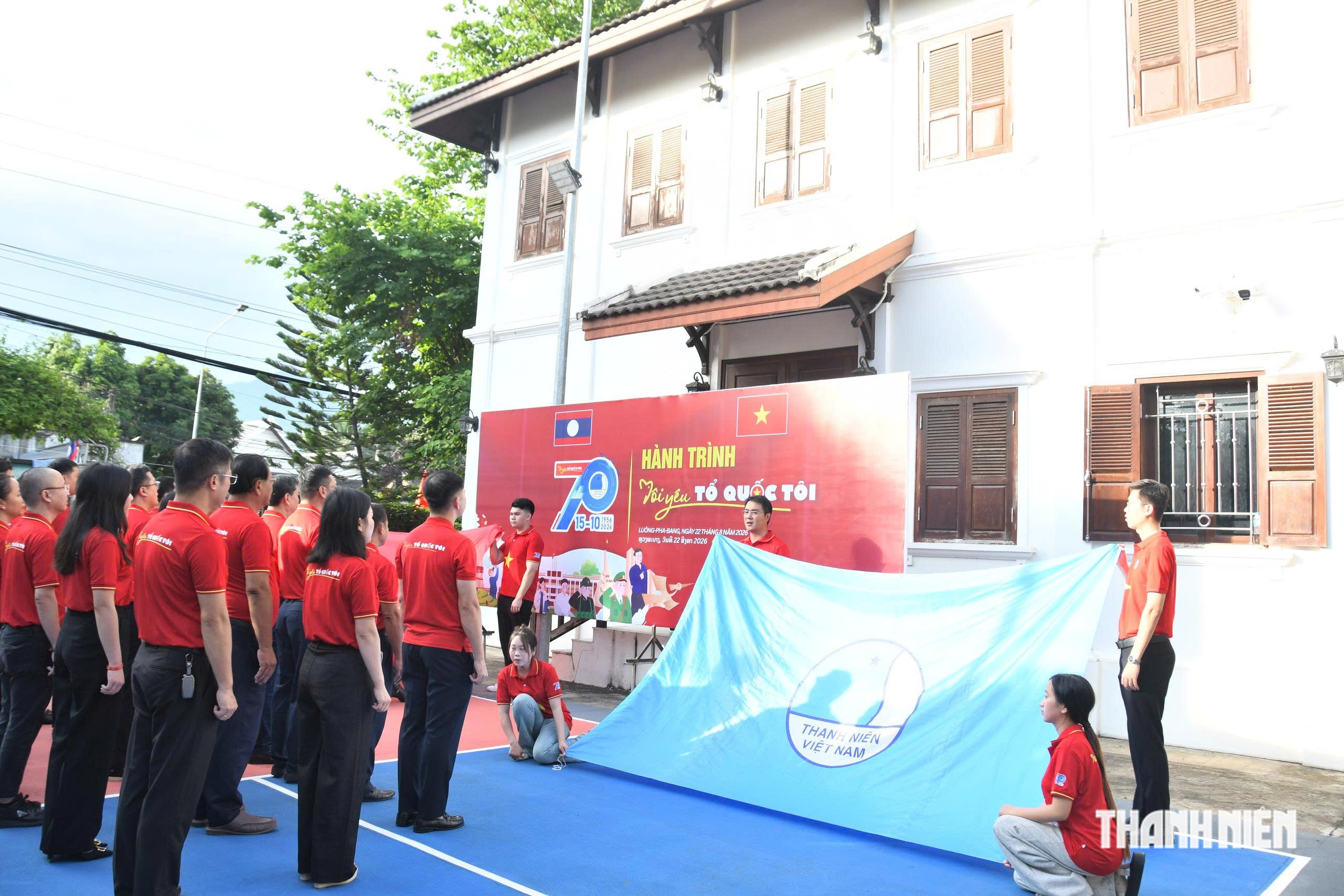 Lễ ch&agrave;o cờ đặc biệt &ldquo;T&ocirc;i y&ecirc;u Tổ quốc t&ocirc;i&rdquo; tr&ecirc;n đất nước bạn L&agrave;o - Ảnh 4.