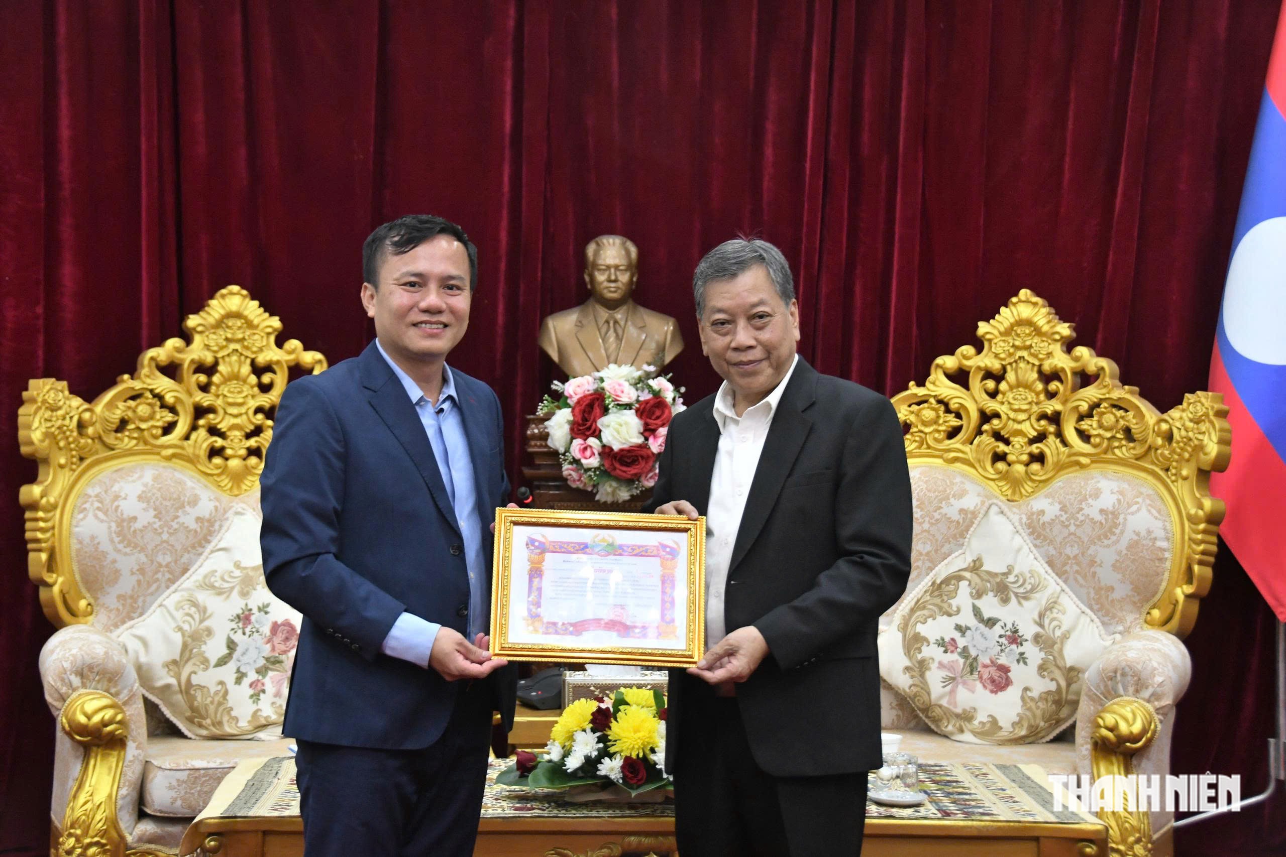Mang yêu thương đến trẻ mồ côi chưa một lần được khám bệnh ở Lào - Ảnh 16.